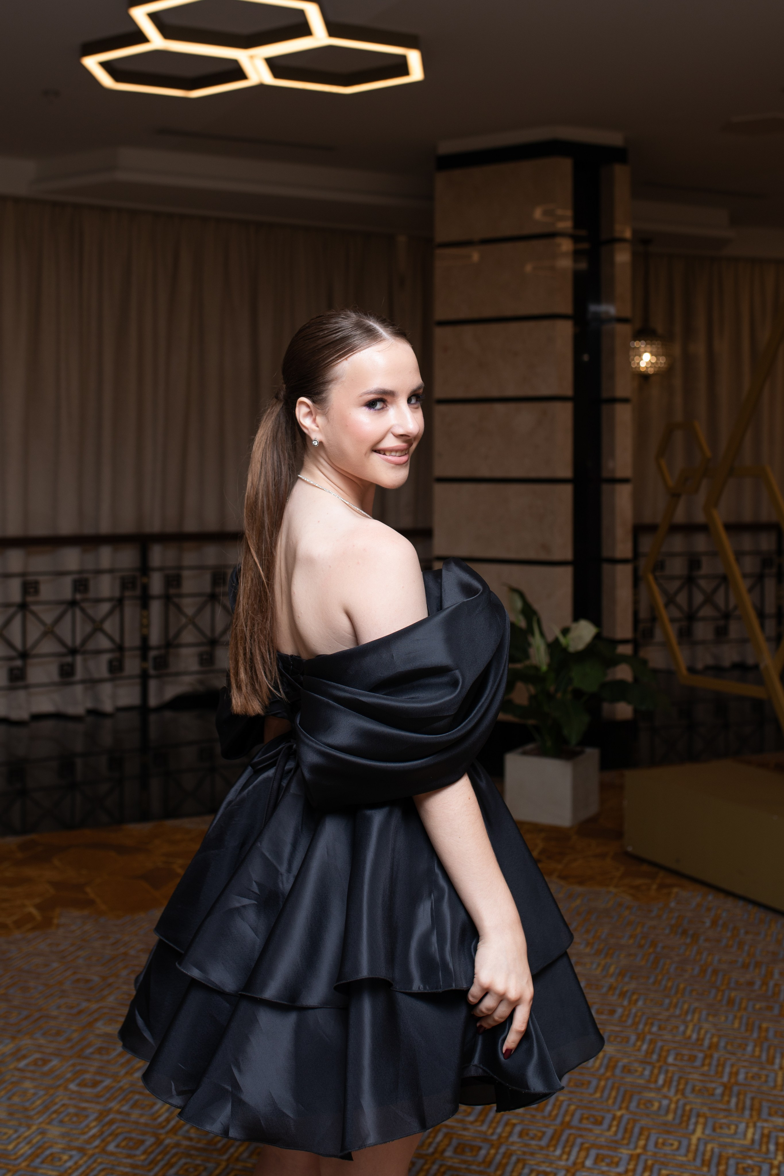 Выпускной 11 класс. Ресторан «Мед». Фотограф в Новосибирске Ася Зверева