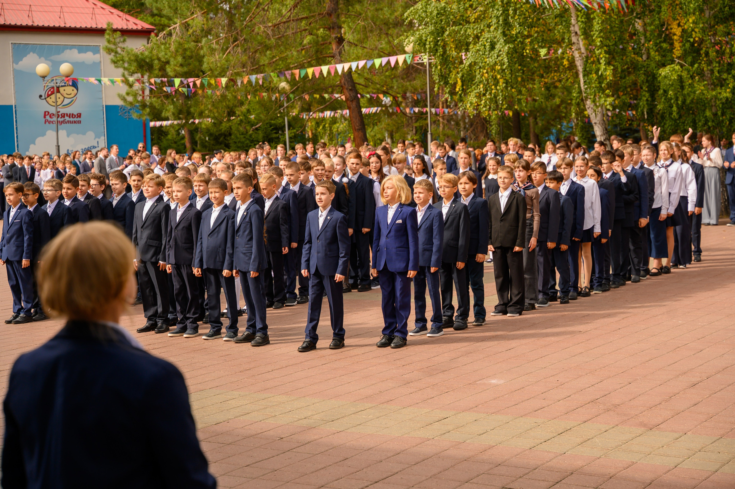 1 сентября линейка ФМШ. Фотограф новорожденных, семейный детский в Тюмени Татьяна Морозова