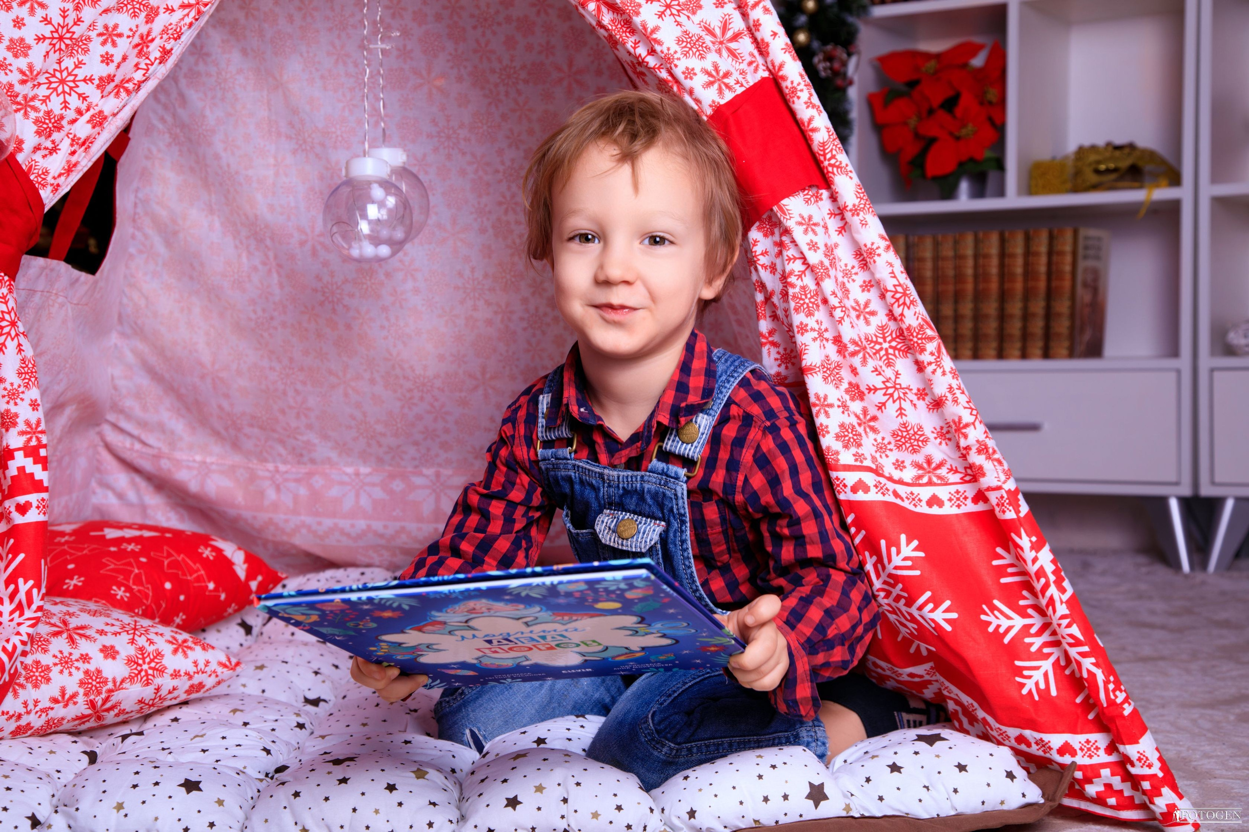 Новогодние фотосессии для малышей до 3 лет в Краснодаре. Интерьерная фотостудия FOTOGEN г. Краснодар