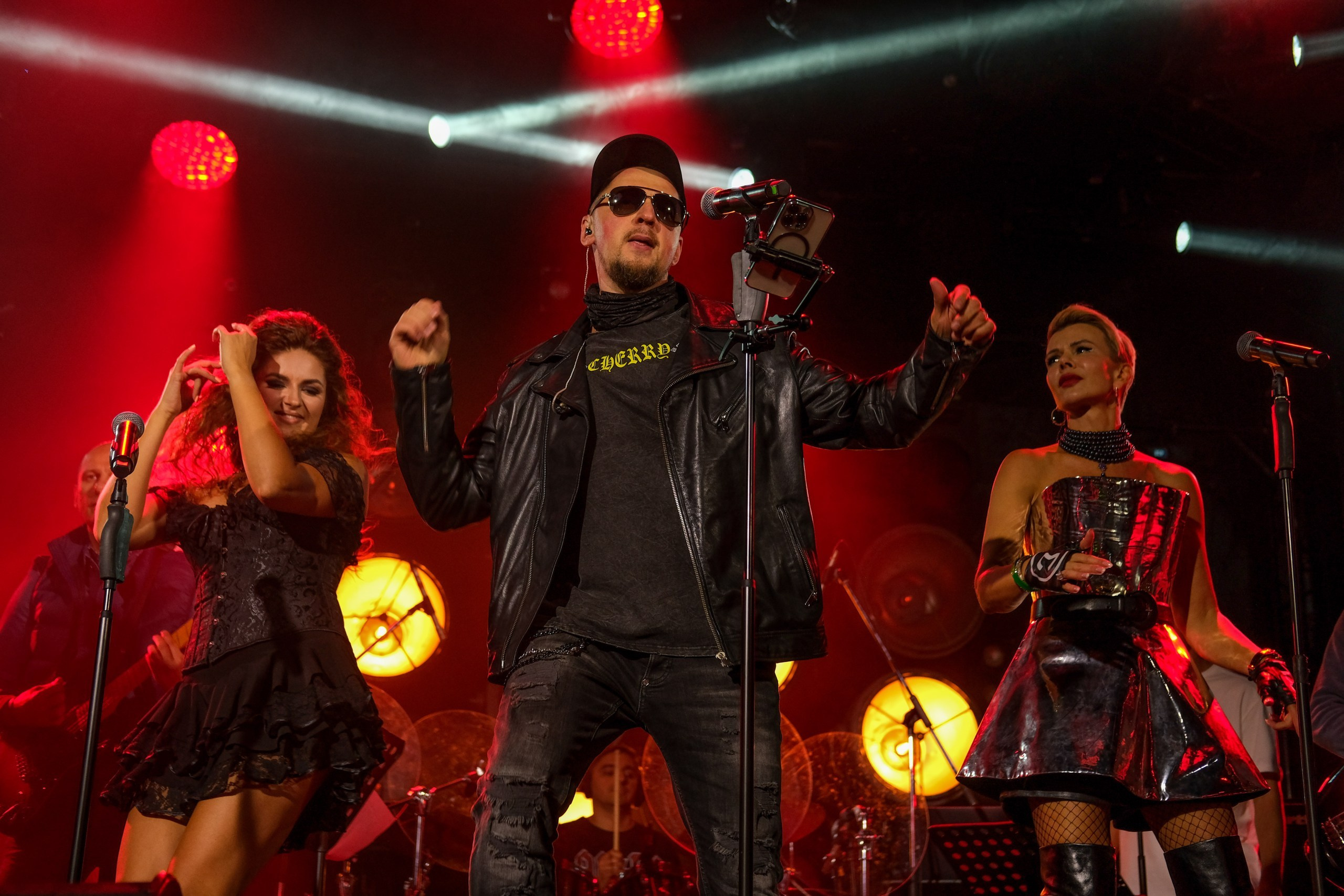 Фотосъёмка репортаж выступления группы АТЛАНТЫ. Любовь Потапова