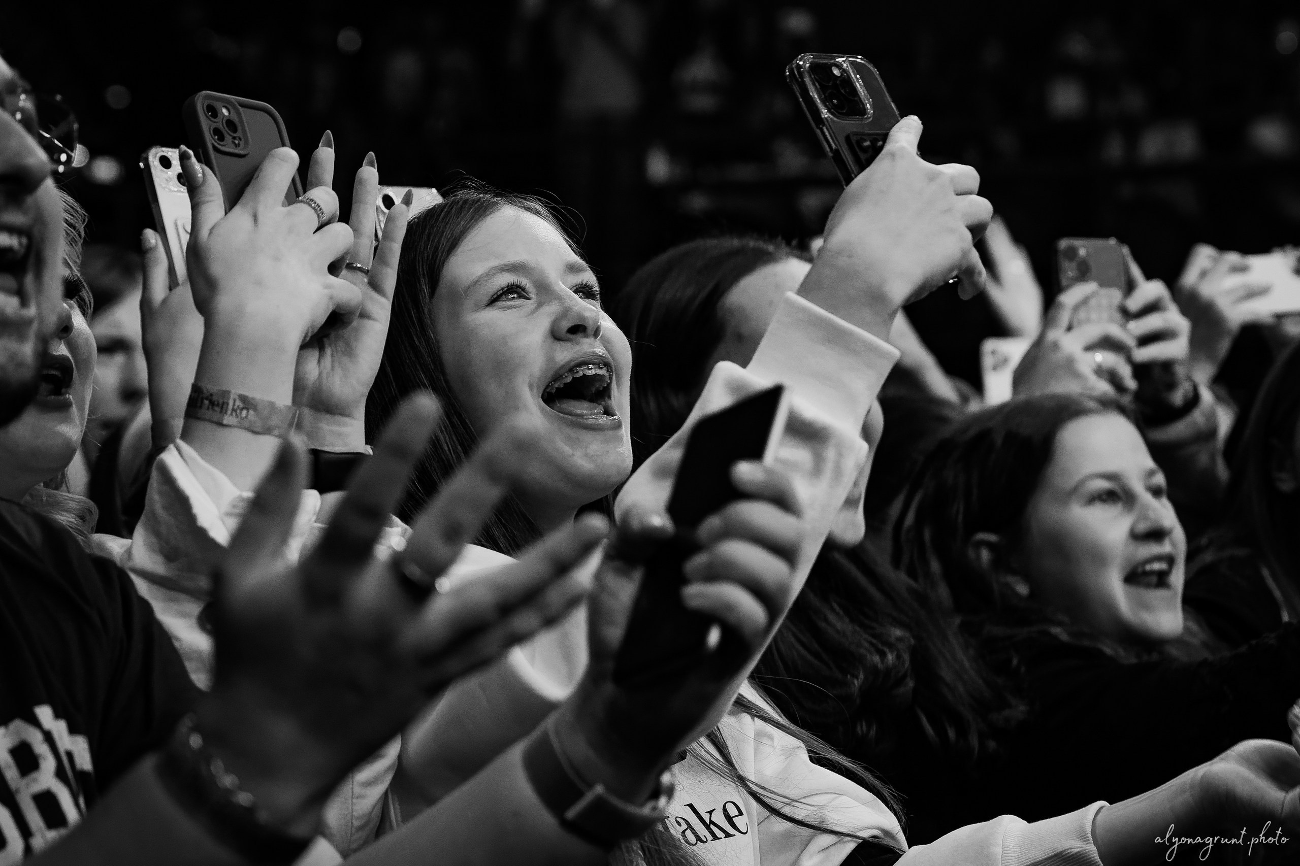 Ваня Дмитриенко, фоторепортаж СПб, A2, 23.10.2025. Алена Адрианова: фотограф в Санкт-Петербурге