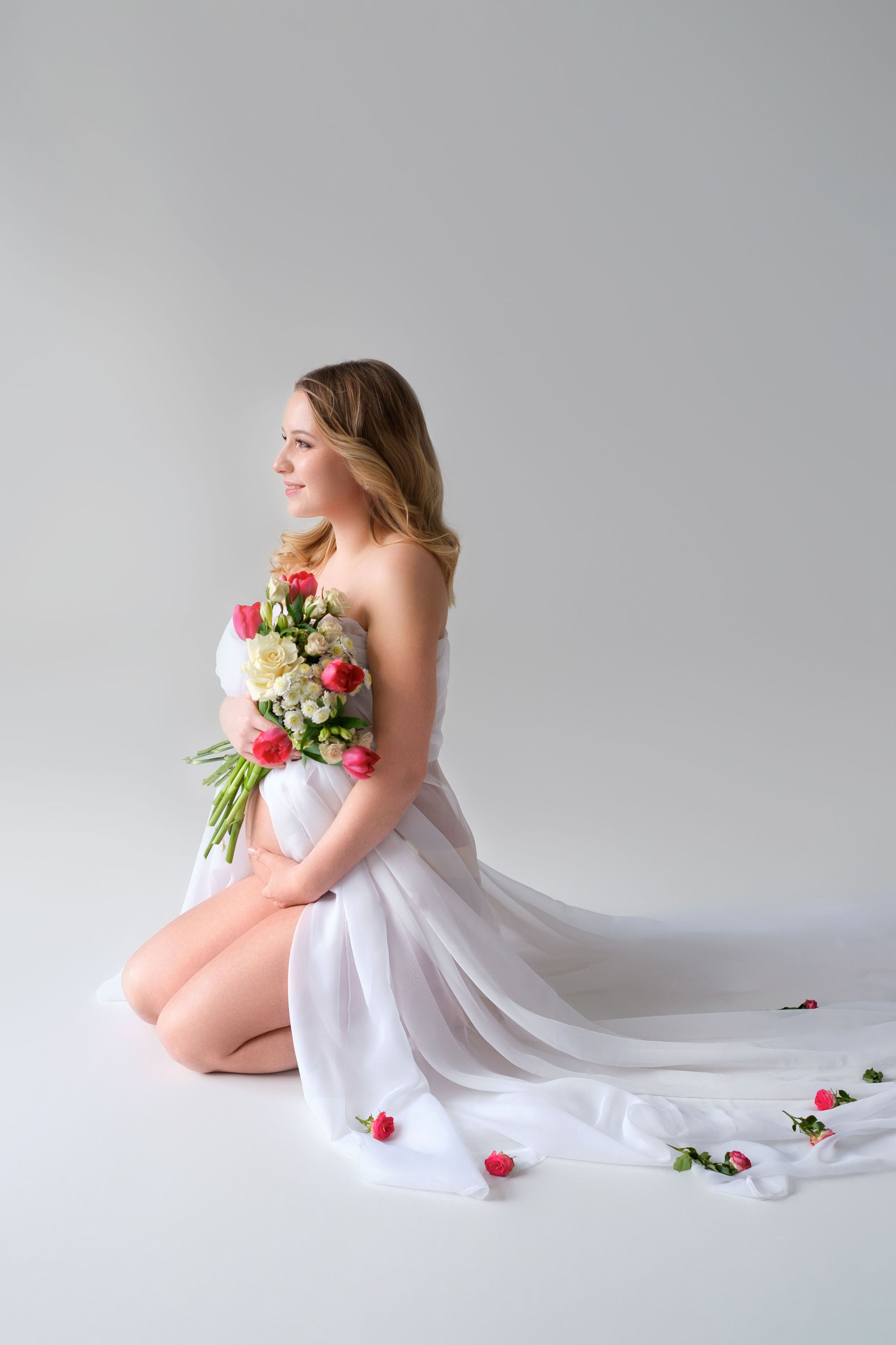 Фотосессия беременности с тканями. Фотограф беременности Демочкина Елена