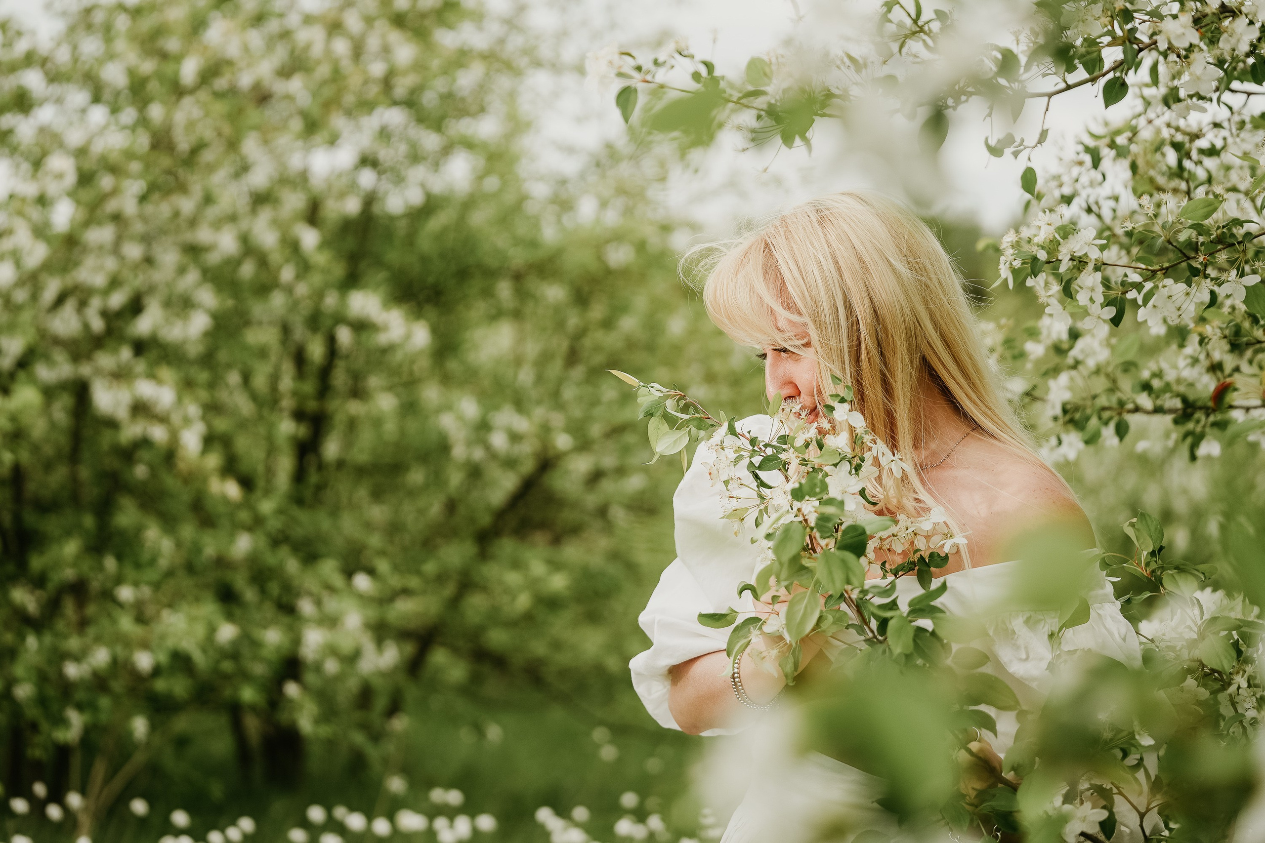 Фотосессия в цветущих яблонях. Фотограф Анна Герман. Красноярск