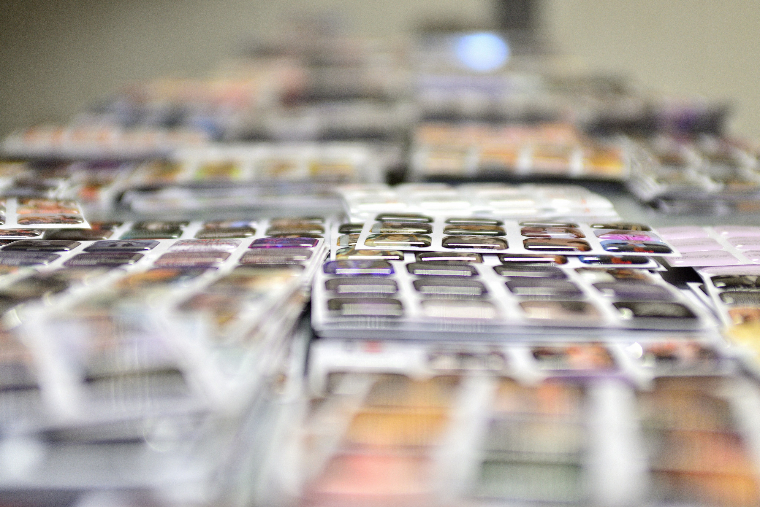 Производство 3D стикеров. Фотограф Сергей Сергеев