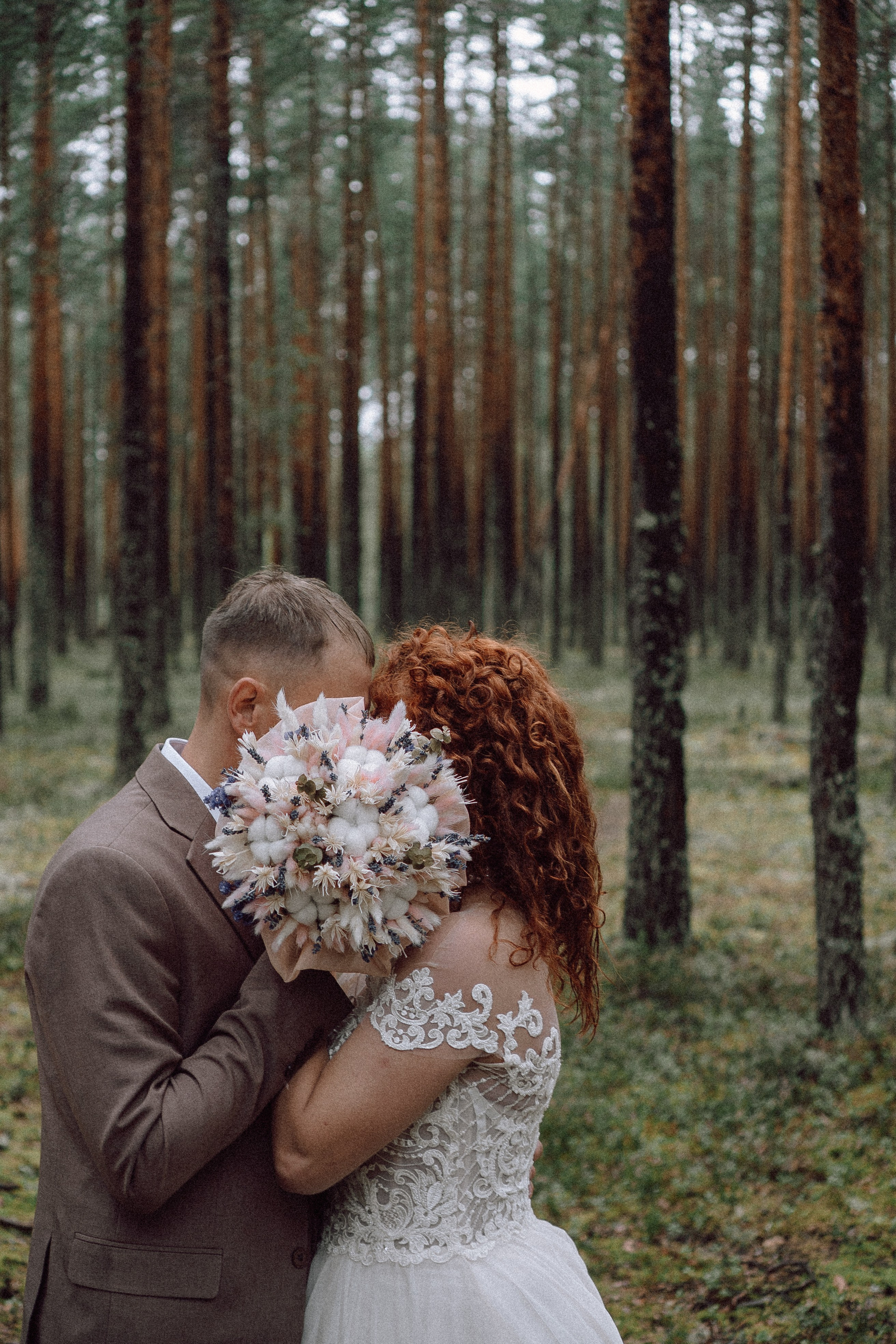 СВАДЕБНАЯ ФОТОСЕССИИЯ ПАРЫ В ГОРОДЕ ПРИОЗЕРСК В СОСНОВОМ ЛЕСУ И С ПИКАПОМ. Профессиональный фотограф, Санкт-Петербург — Виктория Богомолова