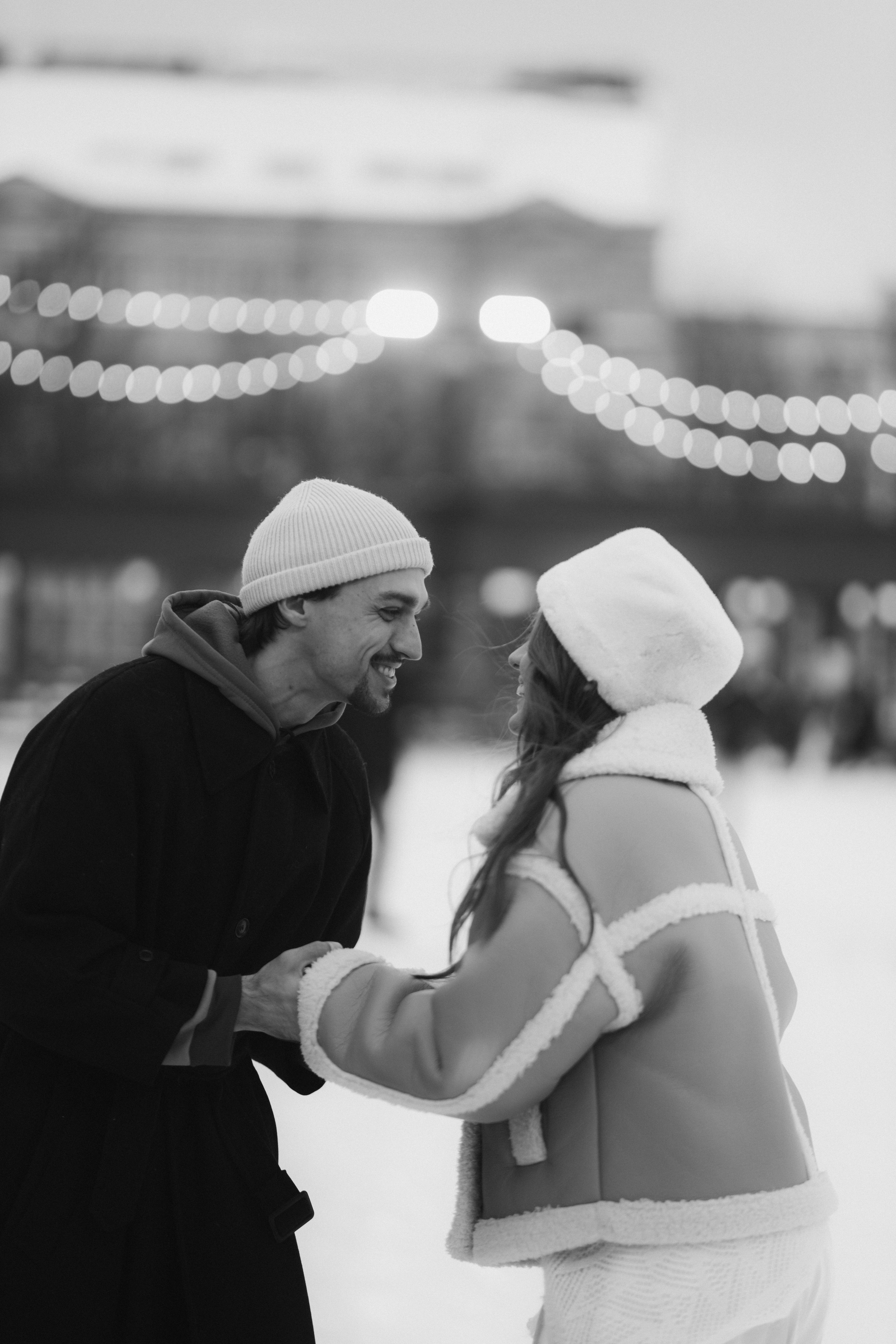 Лавстори Леси и Никиты на катке. Свадебный фотограф Беларусь Ольга Козыренко