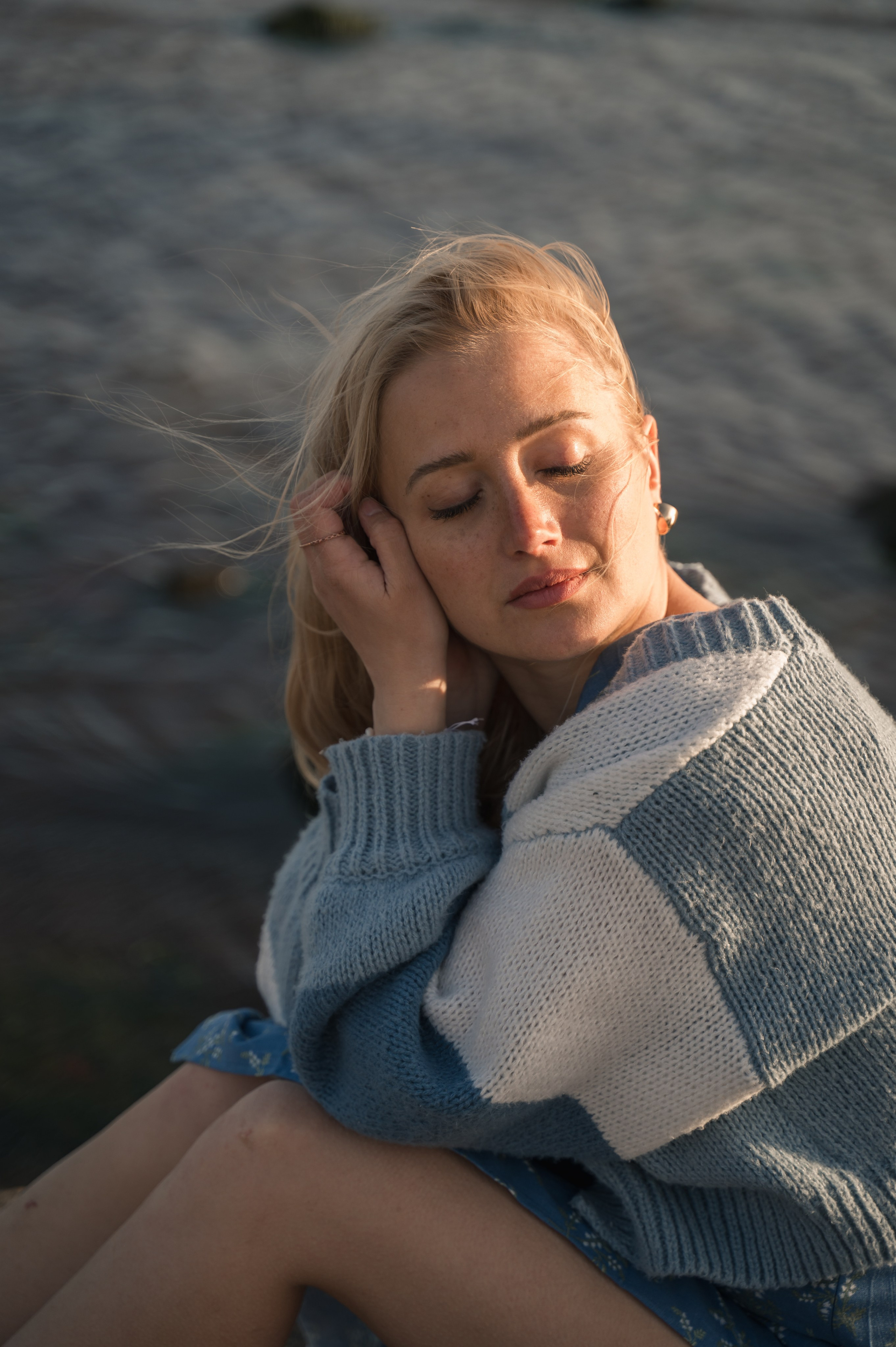 Porträttfotografering på Skrea Strand i Falkenberg. Bröllops- och familjefotograf i Halmstad | Valentina