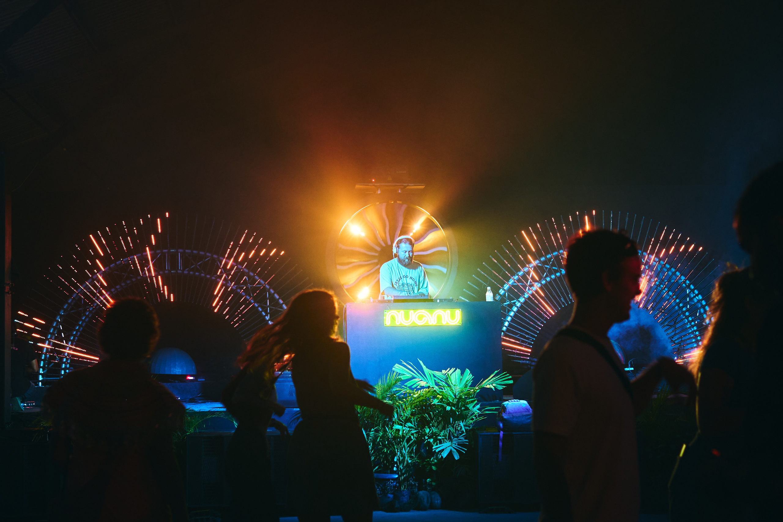 NuanuNight. See the moment and catche. commercial and reportage