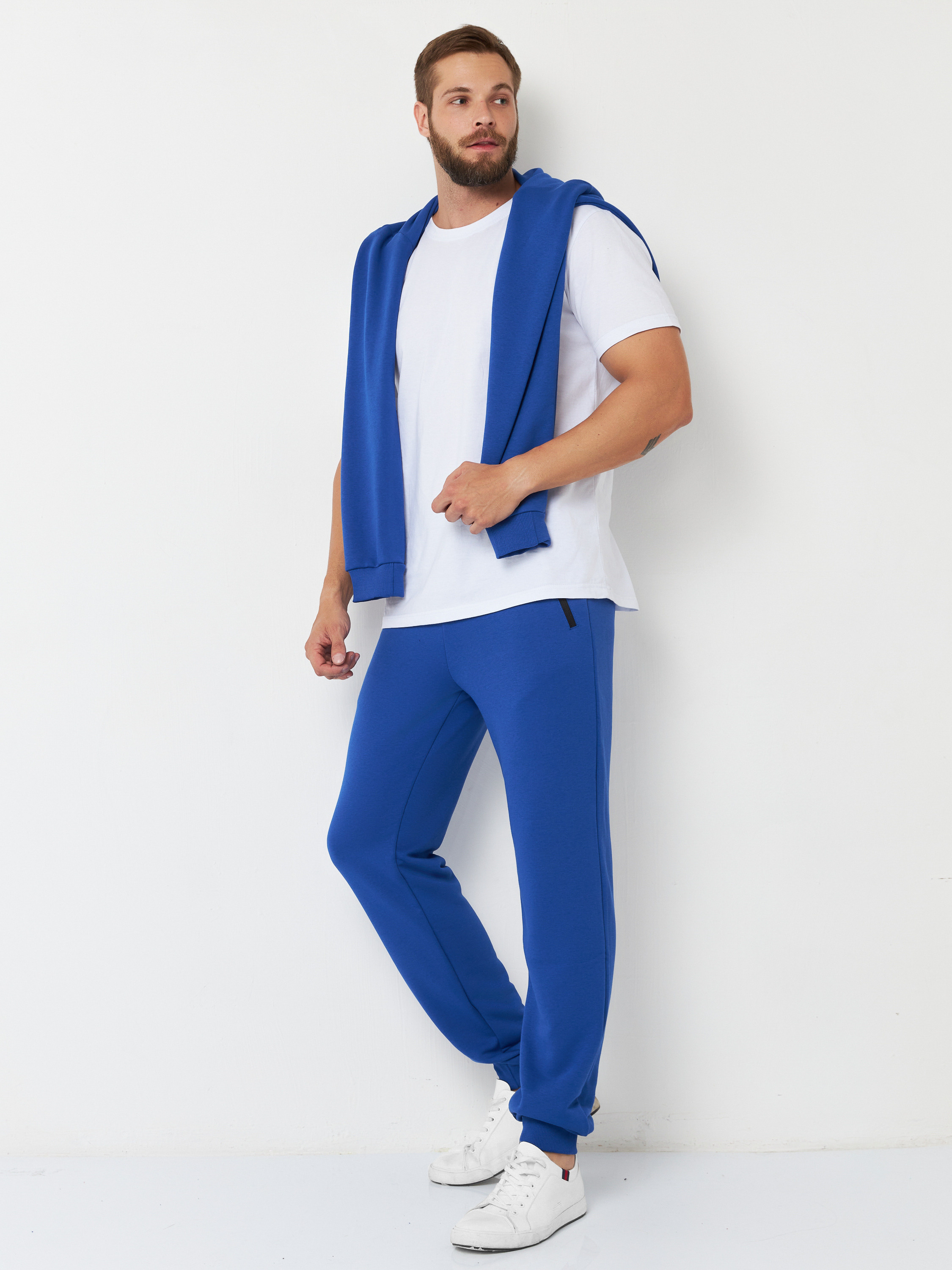 Спортивные товары с Евгением. Фотограф Мария Шулик