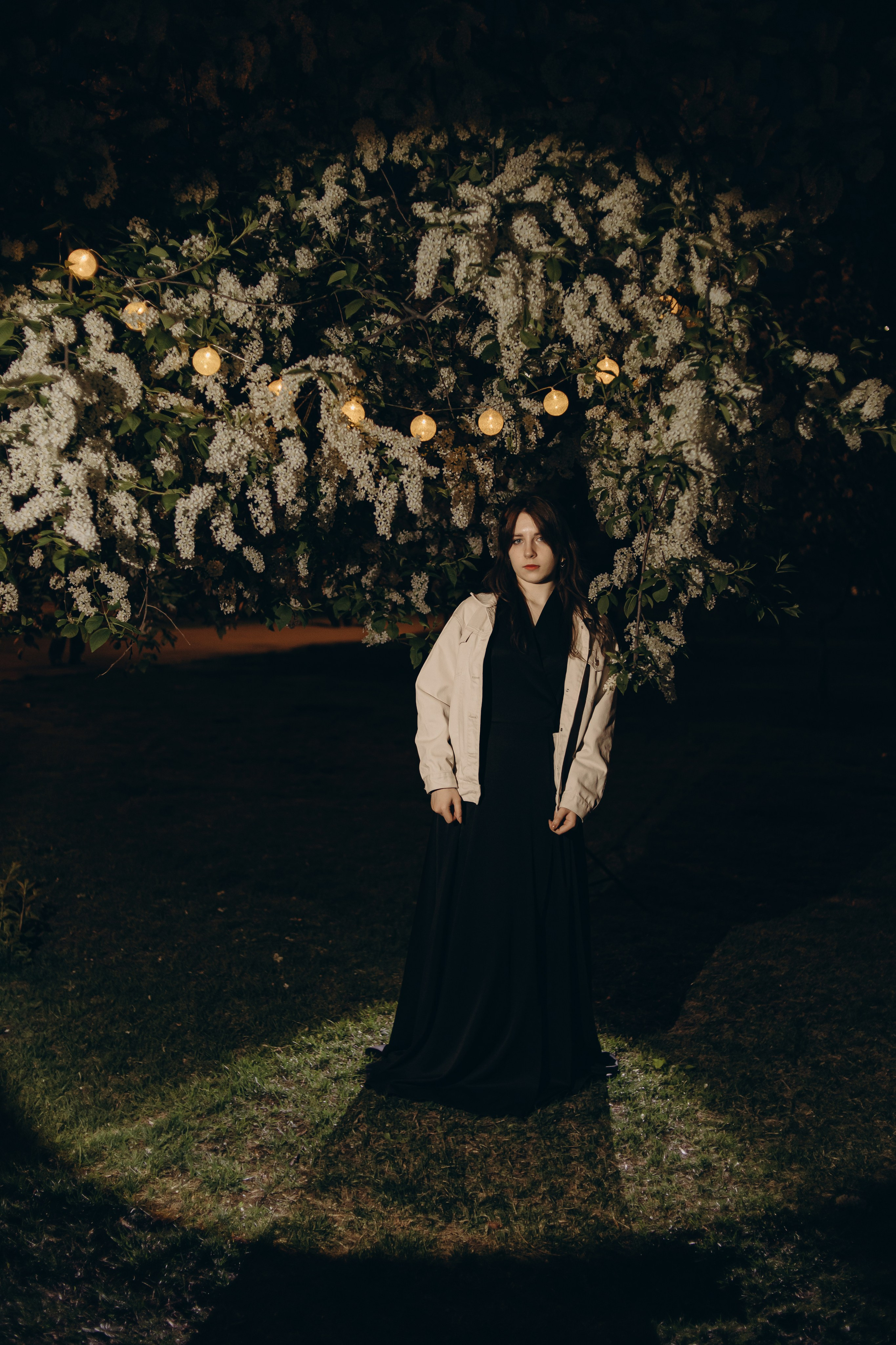 Ангелина. Ночь и цветы. Фотограф Регина Крикунова г. Красноярск