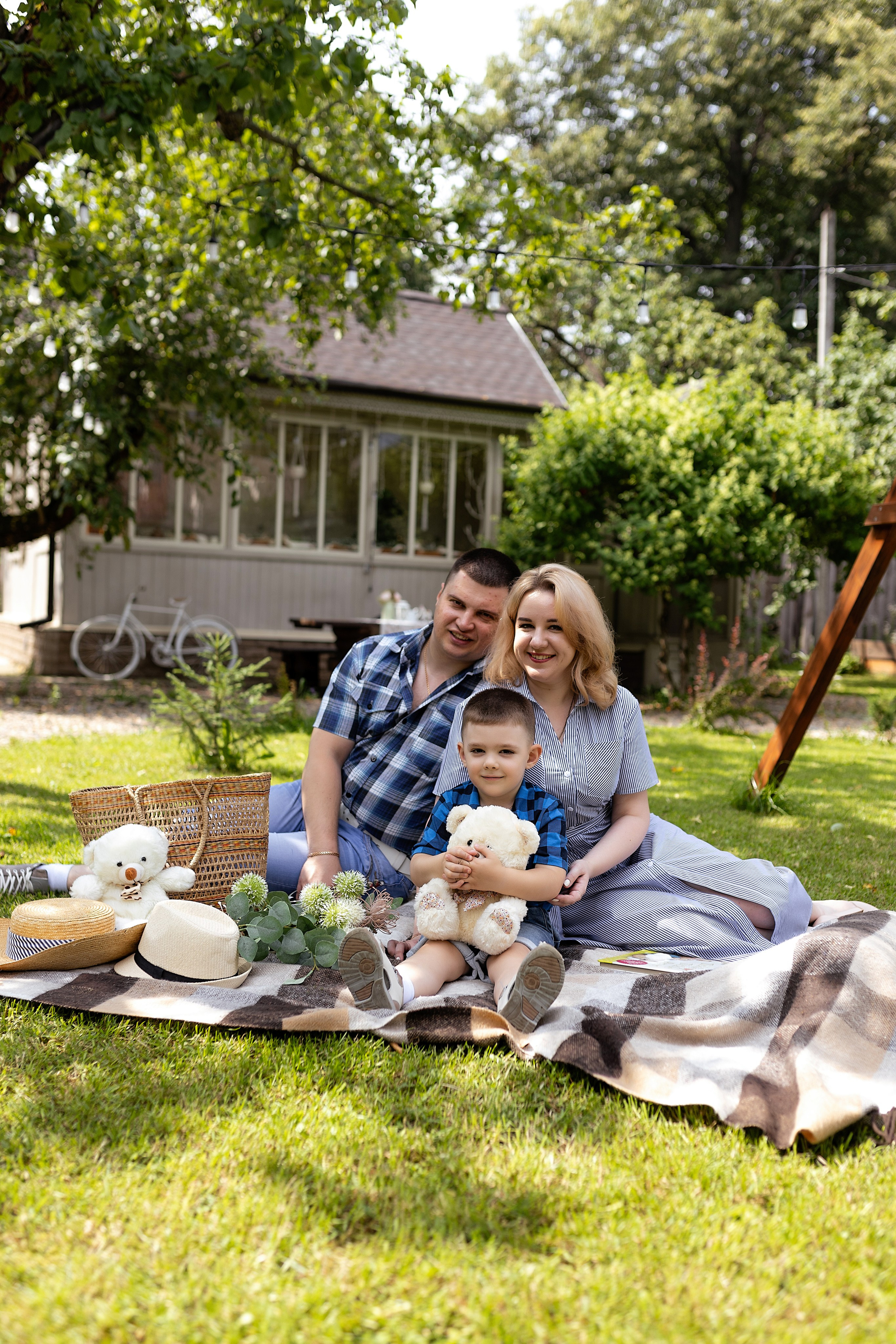 Семейная фотосессия на фотодаче в Купавне. Фотограф в Железнодорожном и Балашихе
