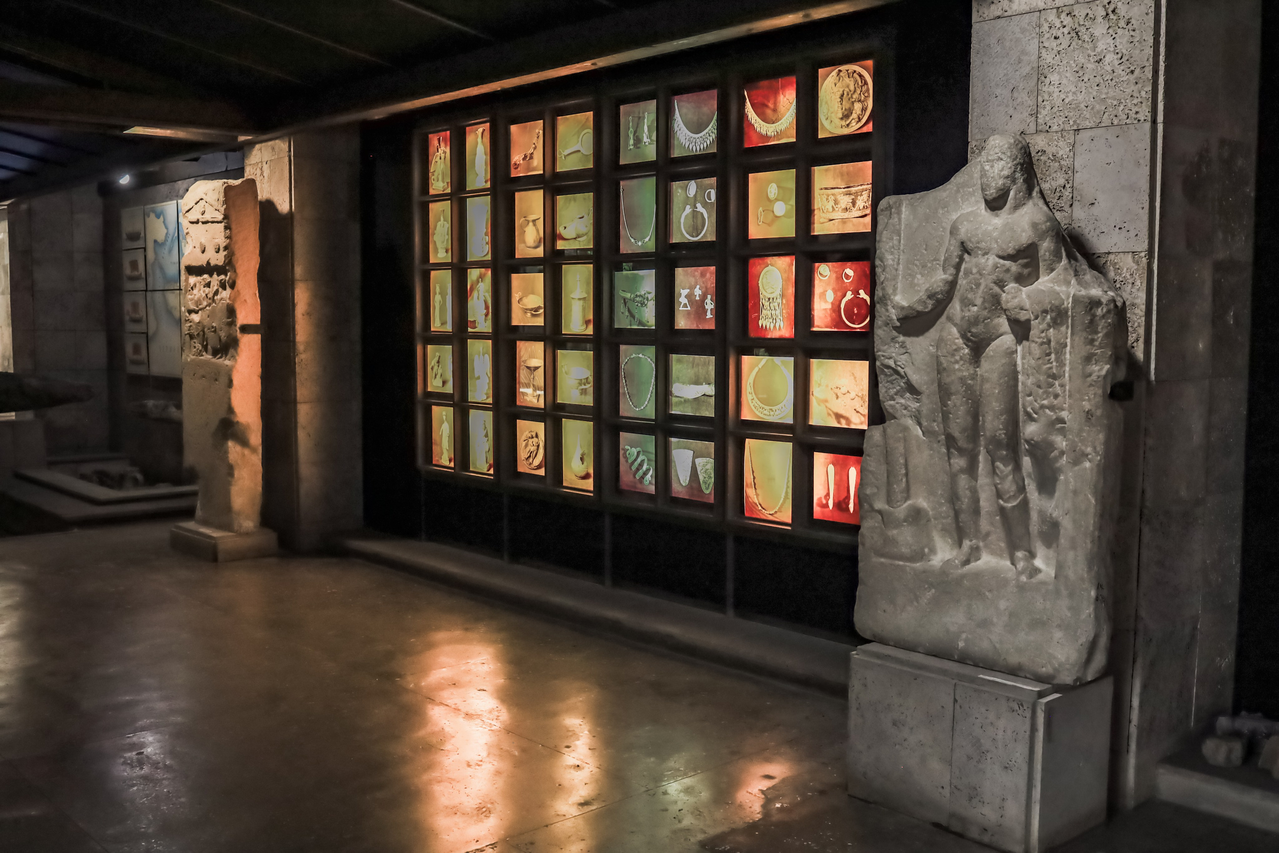 Тамань. Женский портрет и немного больше в Санкт-Петербурге