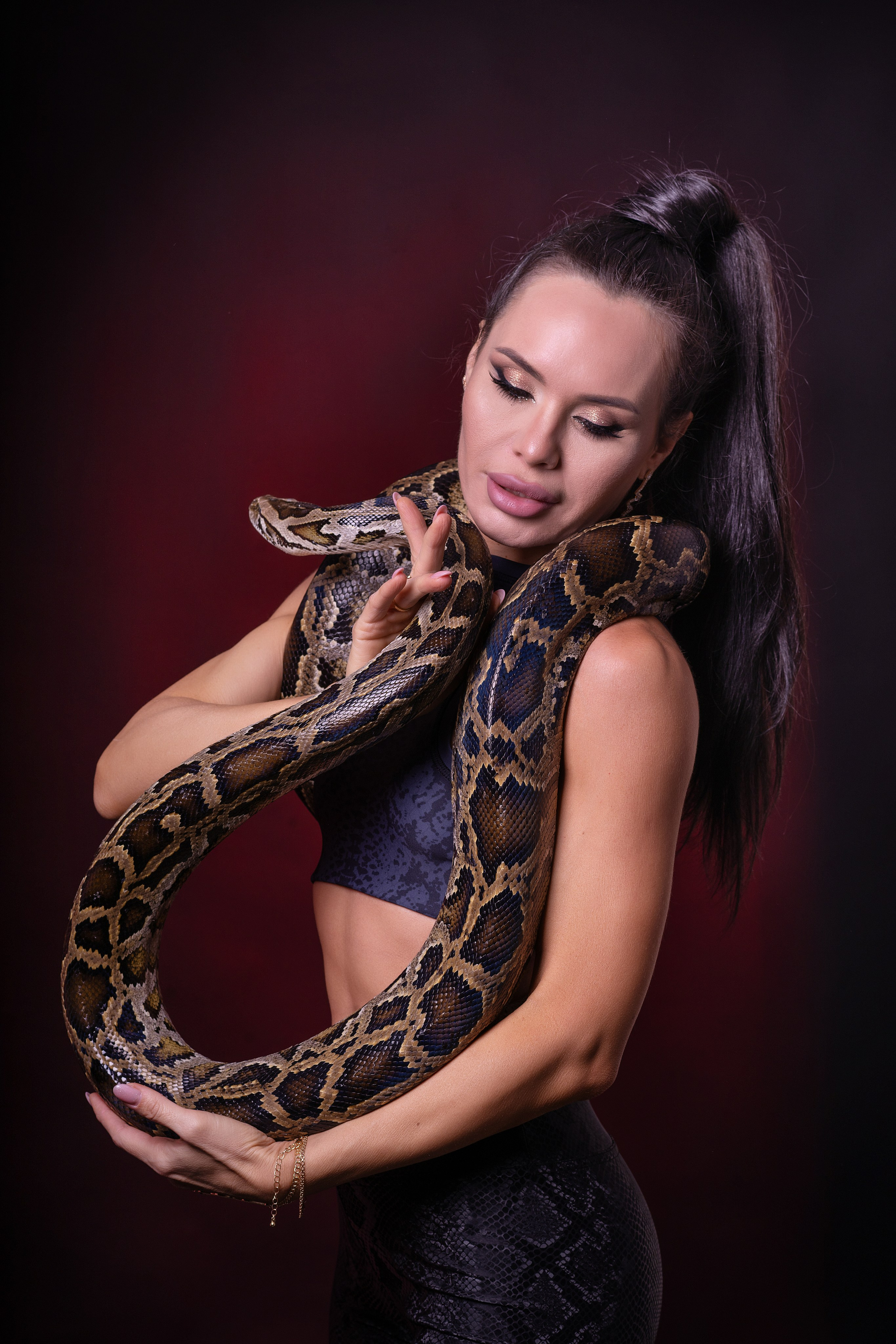 Сьемка с живым питоном. Главная