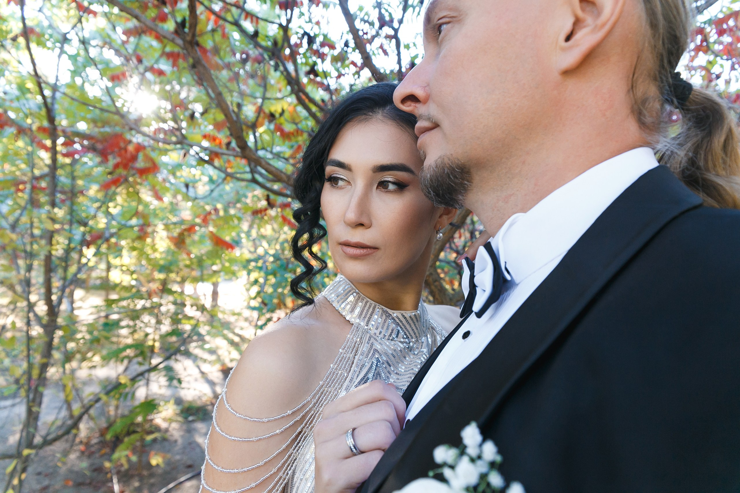 Ксения и Александр: поженились и погуляли в парке санатория Горная поляна. Событийный фотограф Максим Бескоровайновнов