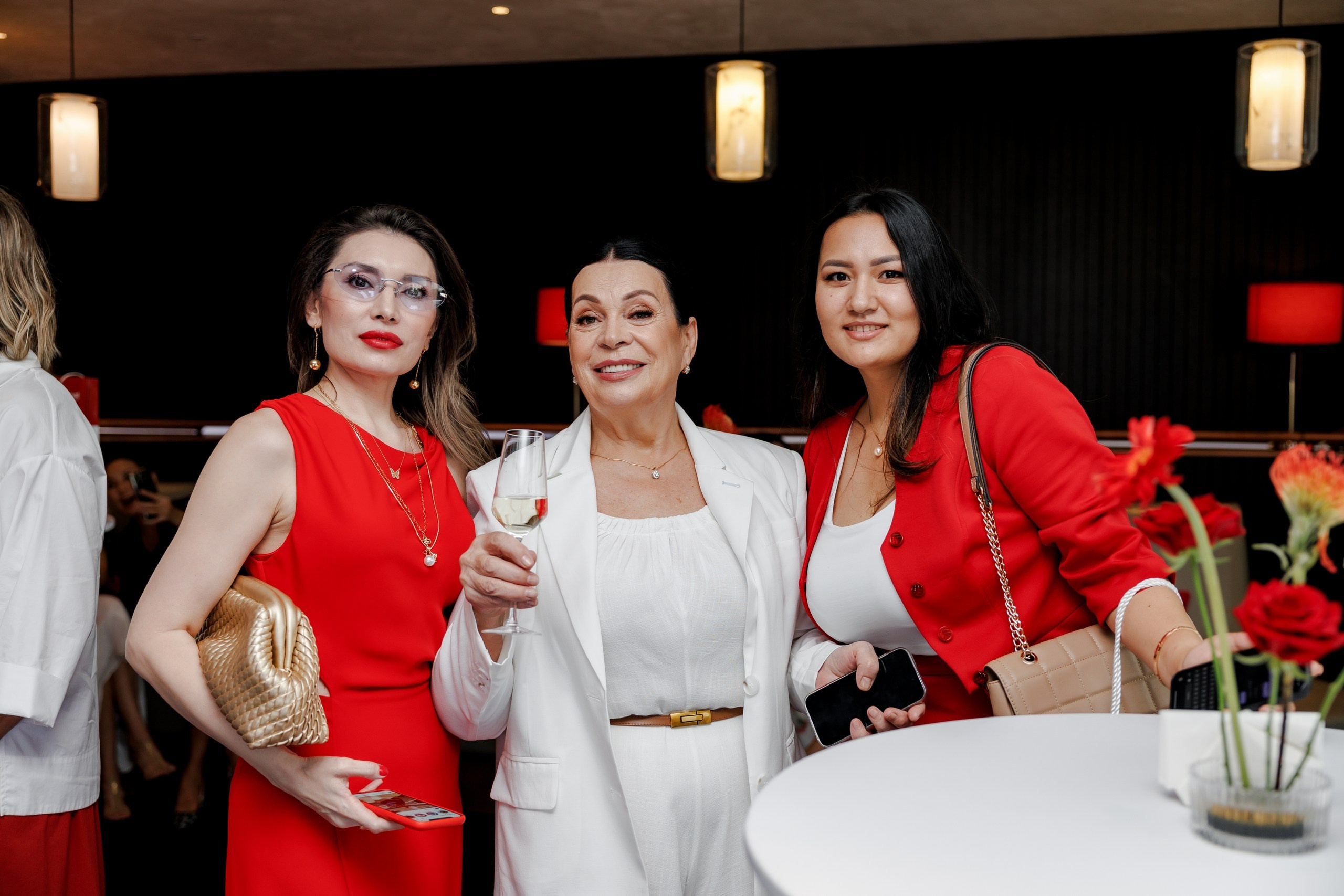 Monaco beauty saloon. Меня зовут Гайдар Искаков. Я живу в Астане и фотографирую свадебные торжества, ивенты, индивидуальные сьемки в Астане, Алматы и Дубае