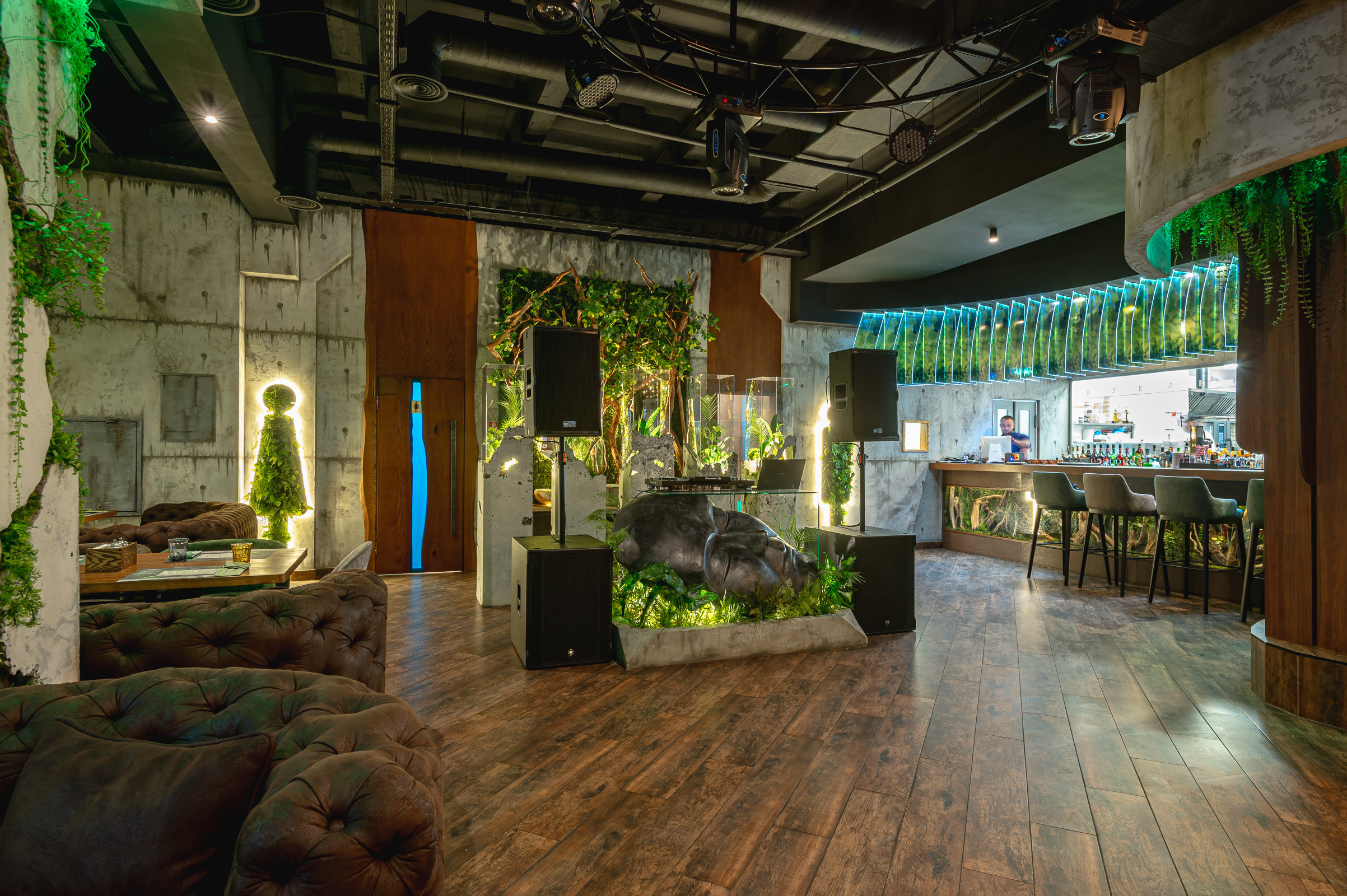 Интерьерная съемка ресторана ВЗЕЛЕНЬ в г. Симферополь. Фотограф интерьеров Фотосъемка рекламы в Ялте и по Крыму