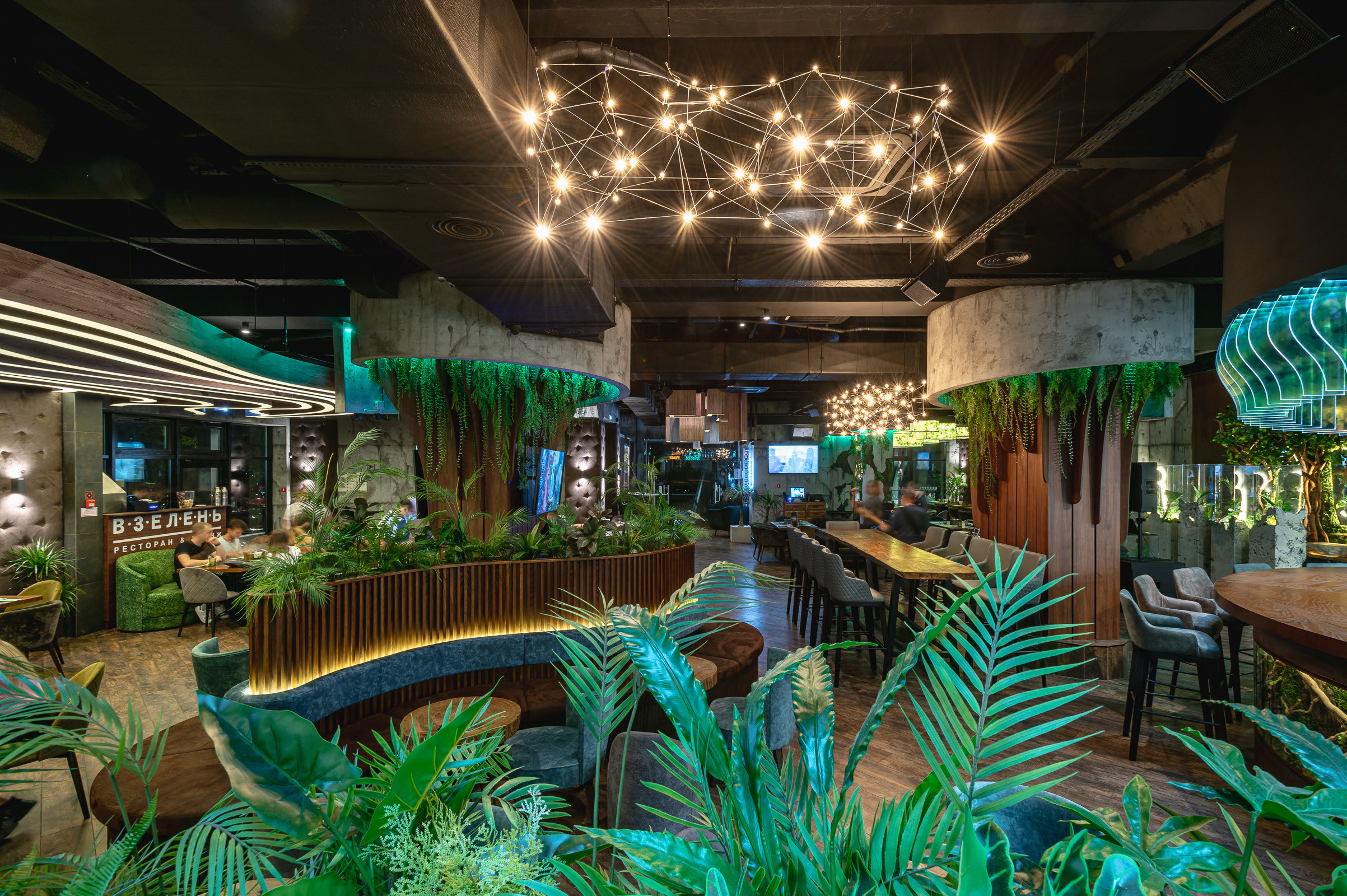 Интерьерная съемка ресторана ВЗЕЛЕНЬ в г. Симферополь. Фотограф интерьеров Фотосъемка рекламы в Ялте и по Крыму