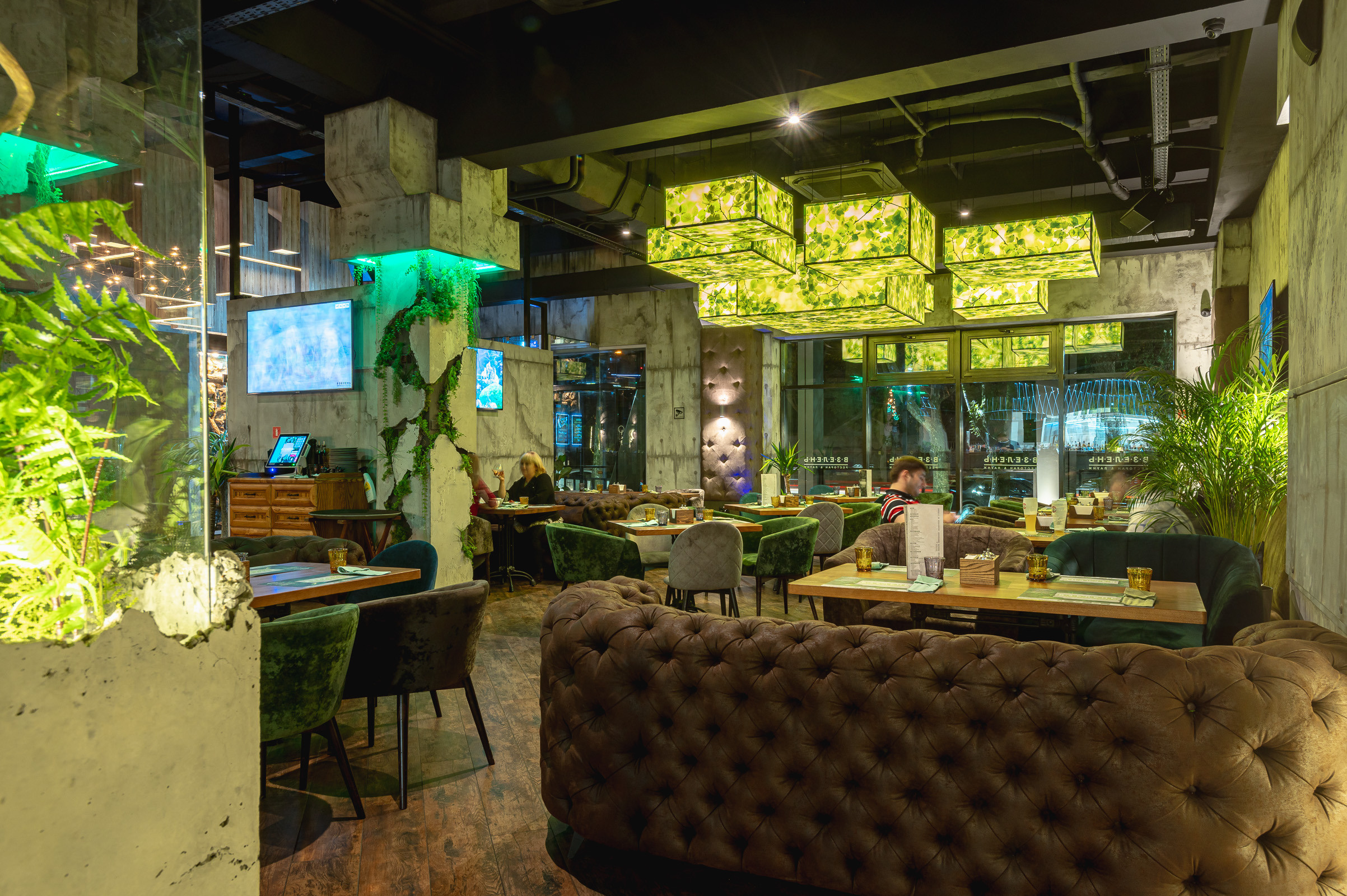 Интерьерная съемка ресторана ВЗЕЛЕНЬ в г. Симферополь. Фотограф интерьеров Фотосъемка рекламы в Ялте и по Крыму