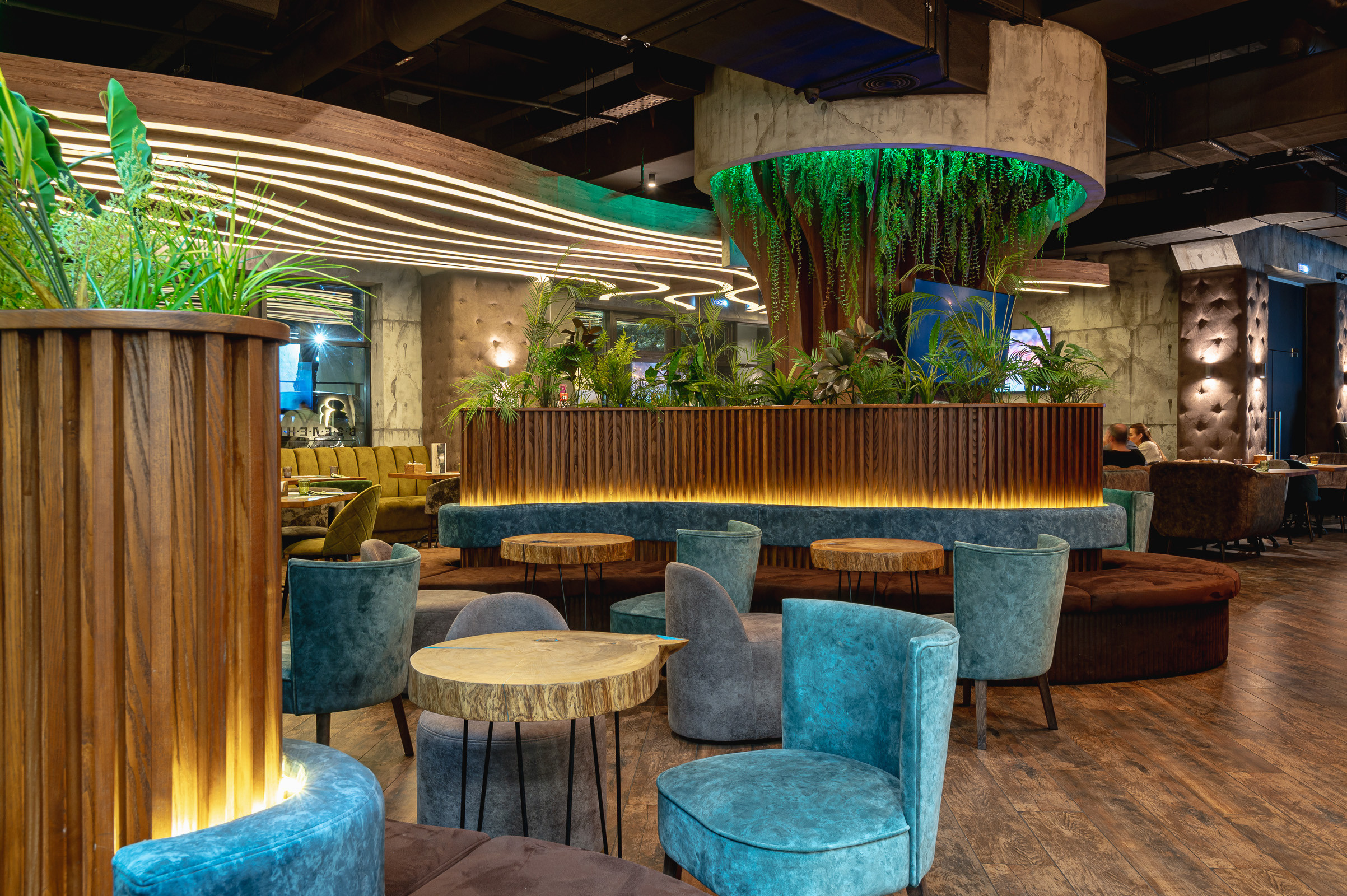 Интерьерная съемка ресторана ВЗЕЛЕНЬ в г. Симферополь. Фотограф интерьеров Фотосъемка рекламы в Ялте и по Крыму