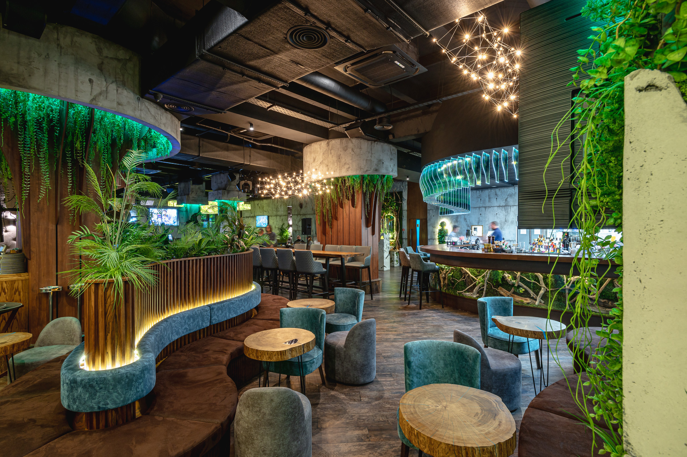 Интерьерная съемка ресторана ВЗЕЛЕНЬ в г. Симферополь. Фотограф интерьеров Фотосъемка рекламы в Ялте и по Крыму