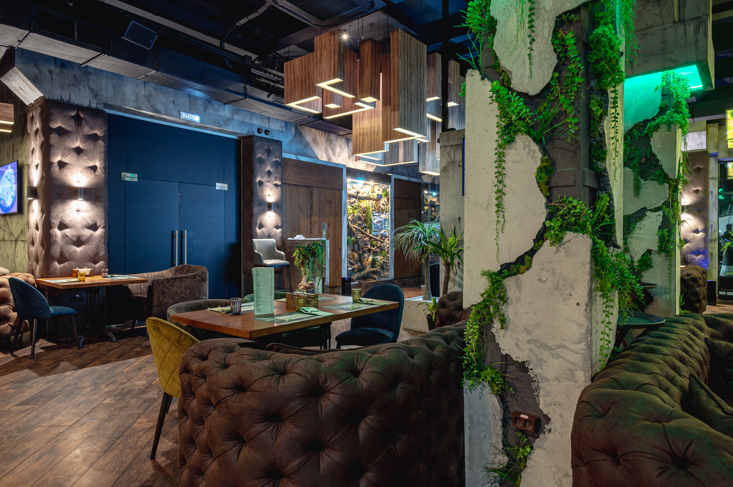 Интерьерная съемка ресторана ВЗЕЛЕНЬ в г. Симферополь. Фотограф интерьеров Фотосъемка рекламы в Ялте и по Крыму