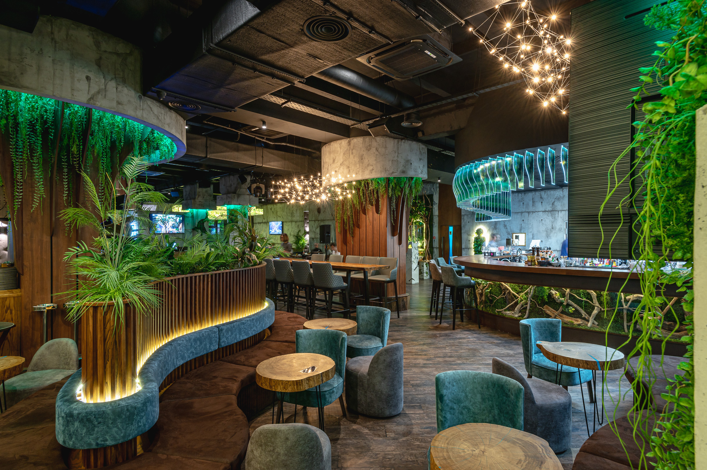 Интерьерная съемка ресторана ВЗЕЛЕНЬ в г. Симферополь. Фотограф интерьеров Фотосъемка рекламы в Ялте и по Крыму