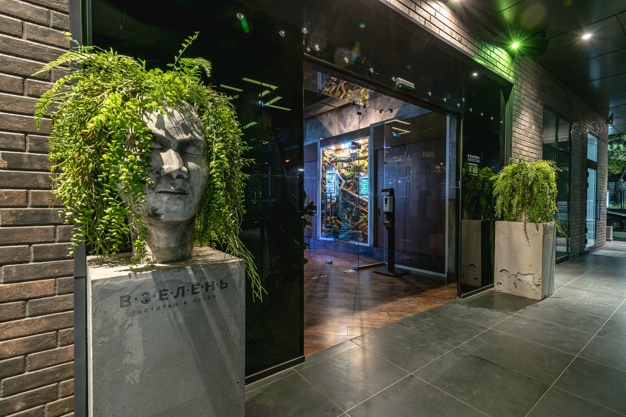 Интерьерная съемка ресторана ВЗЕЛЕНЬ в г. Симферополь. Фотограф интерьеров Фотосъемка рекламы в Ялте и по Крыму