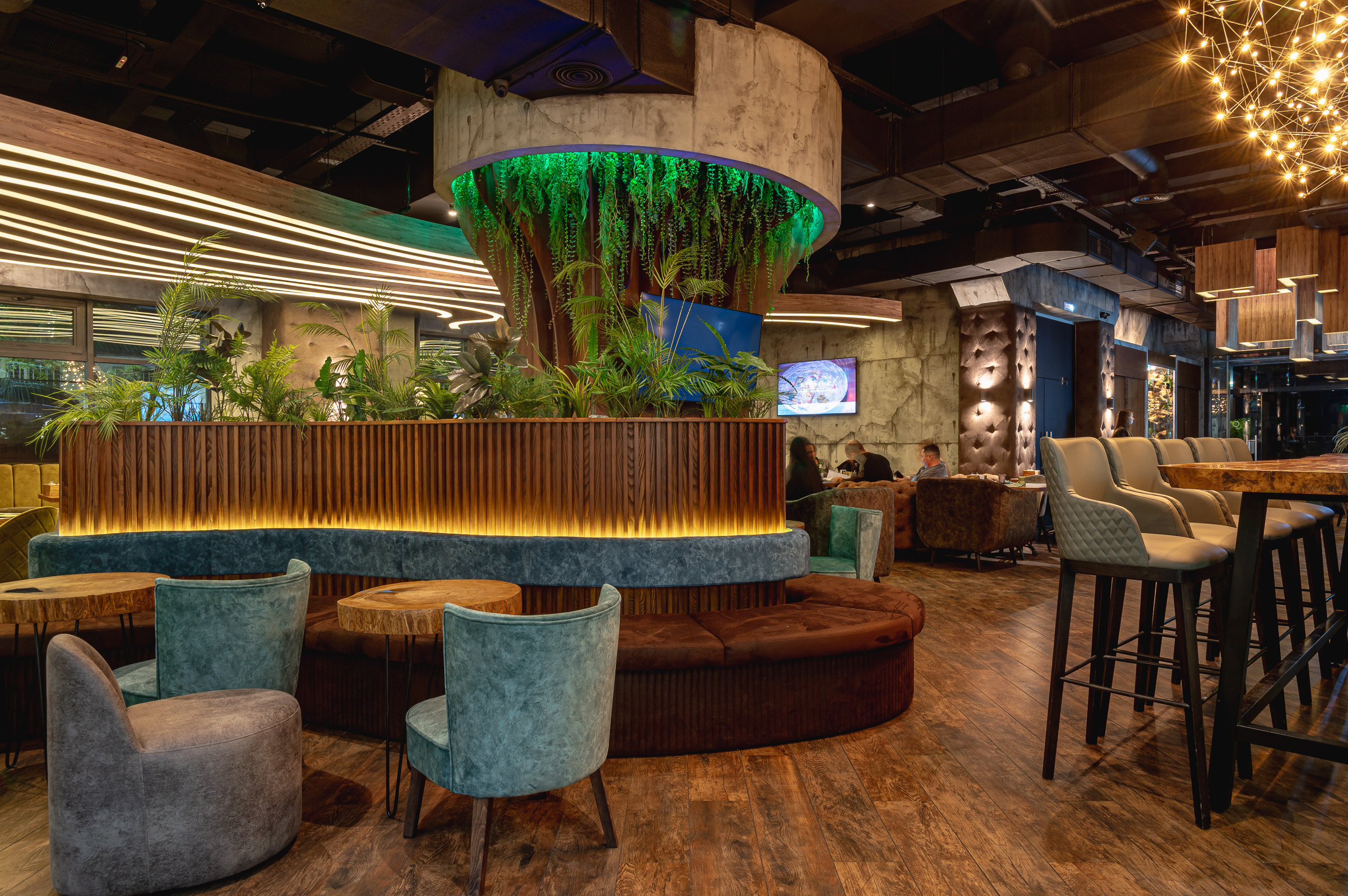 Интерьерная съемка ресторана ВЗЕЛЕНЬ в г. Симферополь. Фотограф интерьеров Фотосъемка рекламы в Ялте и по Крыму