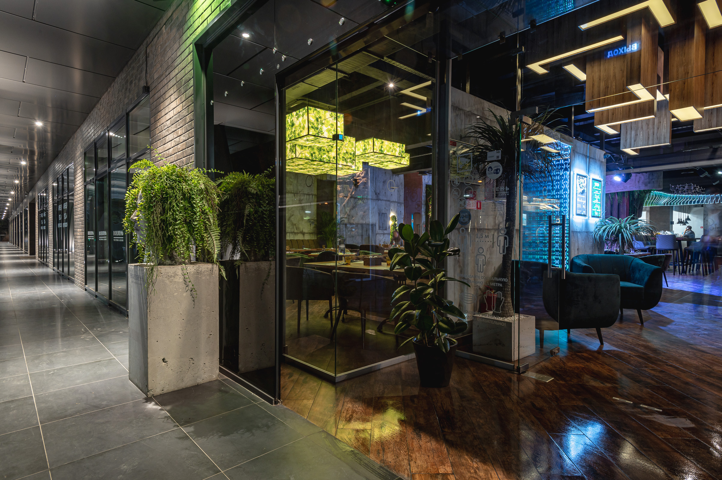 Интерьерная съемка ресторана ВЗЕЛЕНЬ в г. Симферополь. Фотограф интерьеров Фотосъемка рекламы в Ялте и по Крыму