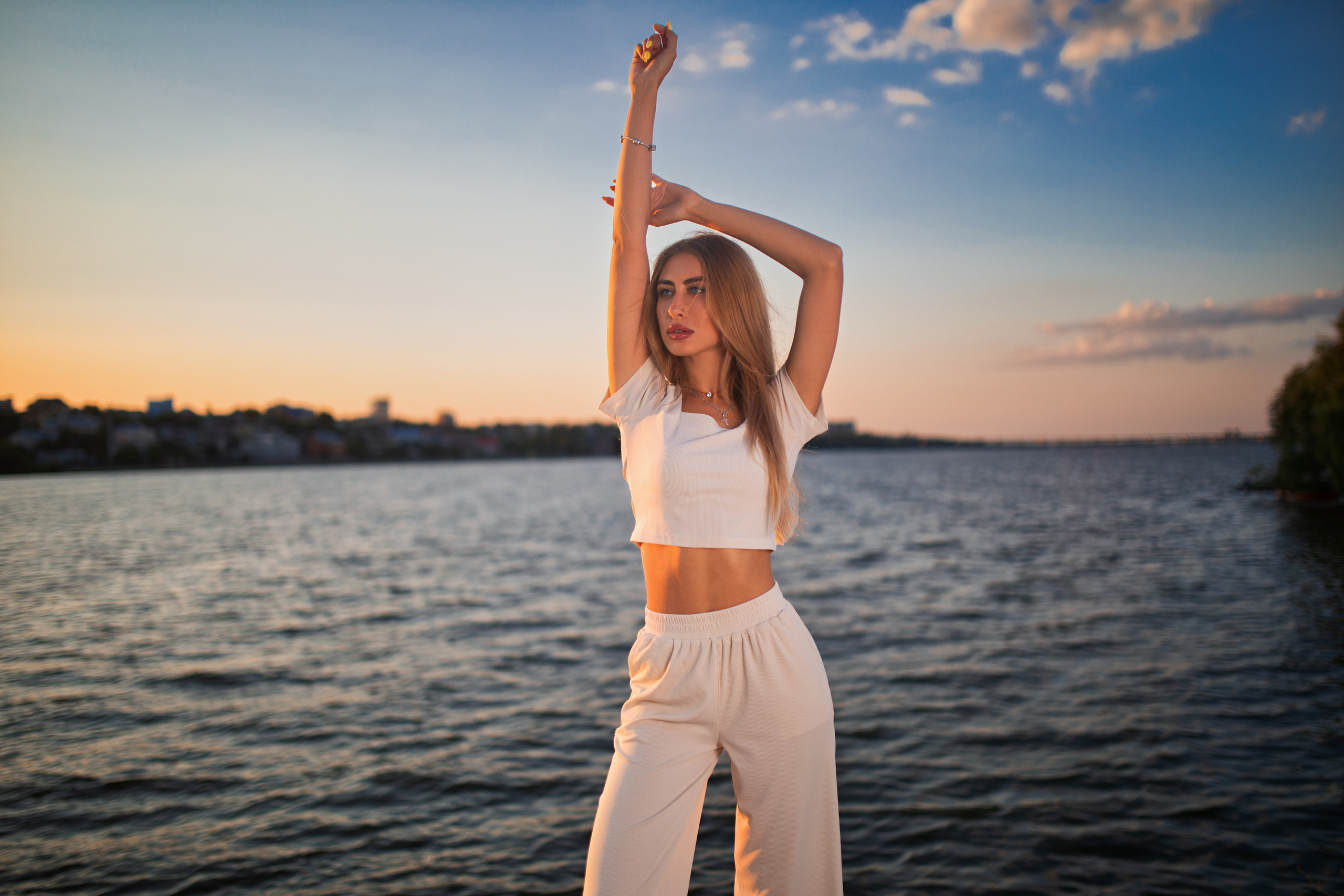 Прогулочный фотосет с Яной в формате для «себя» на улицах города Воронежа