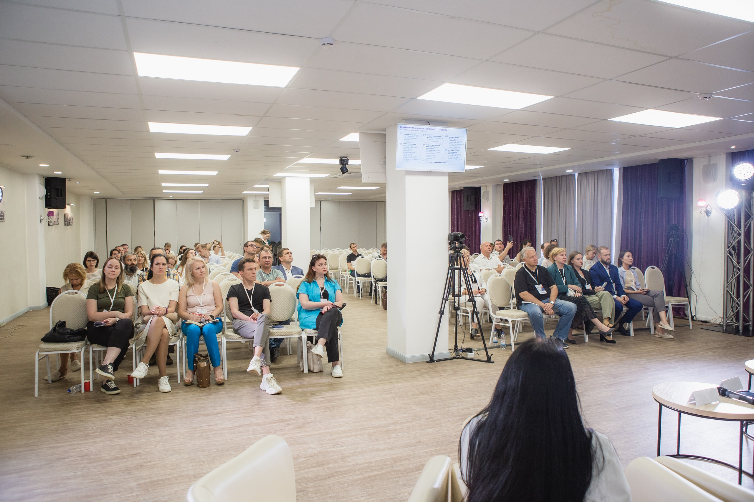 Репортаж с конференции GMC в Перми – фотографии. Репортажный фотограф в Перми Денис Голдобин