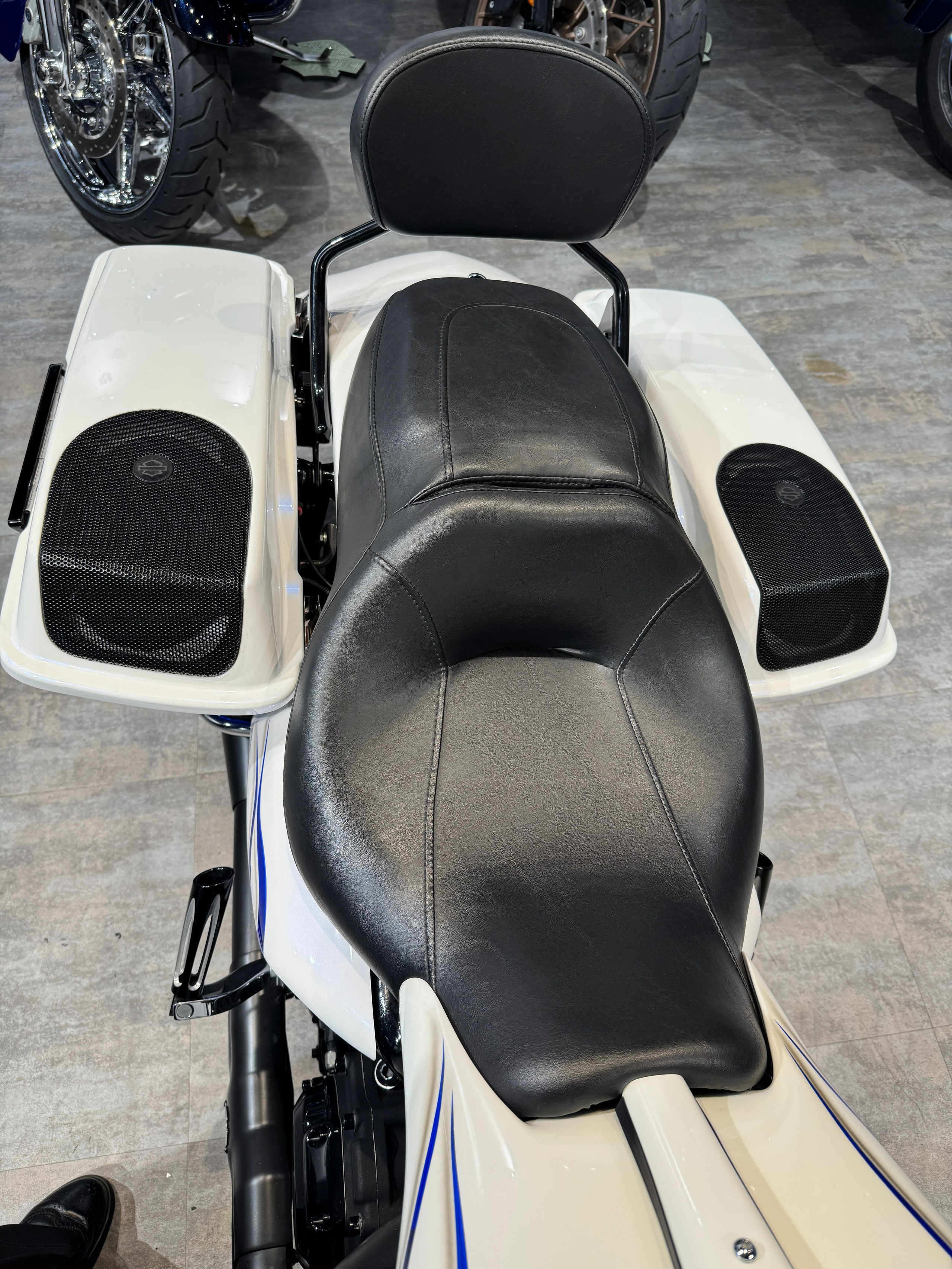 Мотоциклы Harley-Davidson Road Glide 103 White Power (Touring)  — купить мотоцикл. Hello Davidson, Москва. Только хорошие мотоциклы…