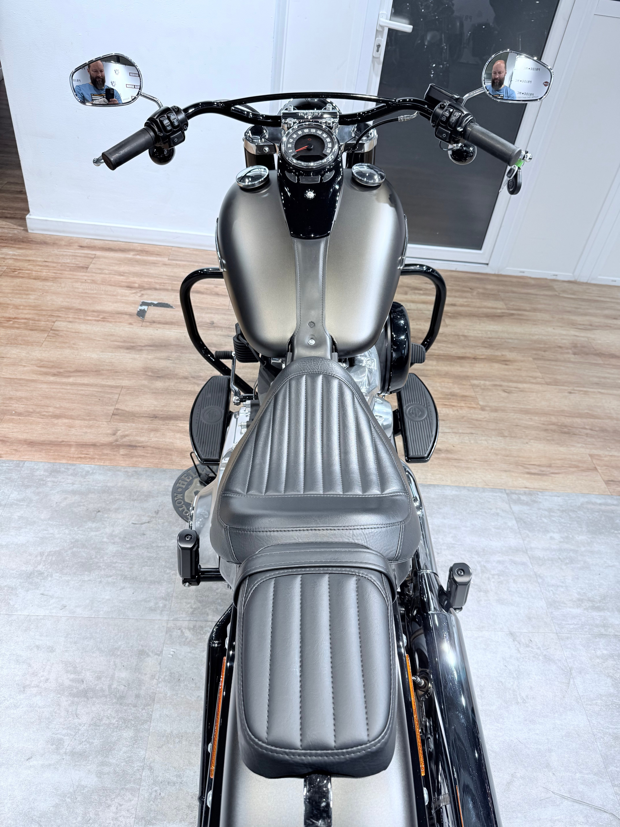 2022 Softail Slim (Rock RIver Denim). Hello Davidson, Москва. Только хорошие мотоциклы…