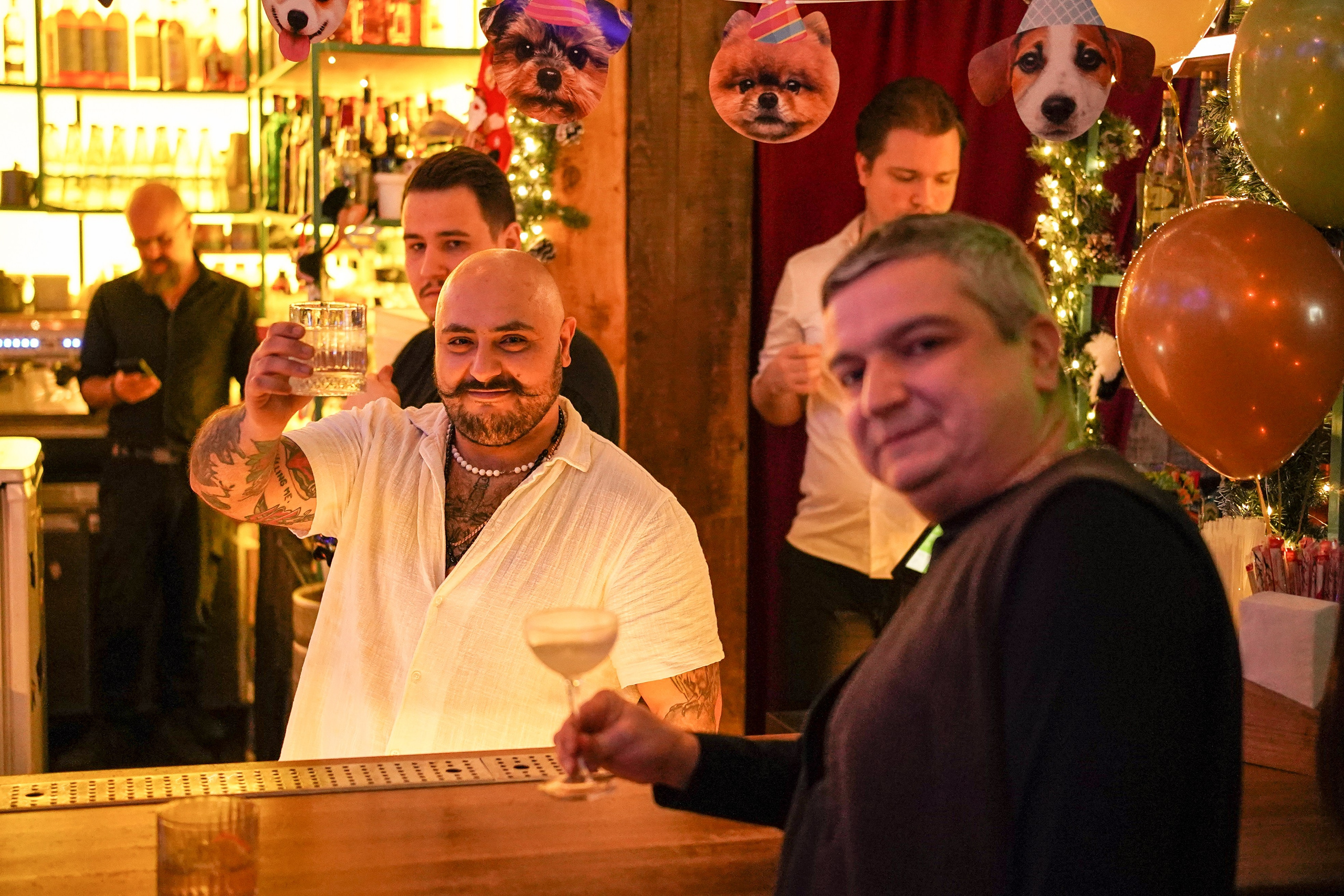 Бар Собаки в тумане. Фотограф