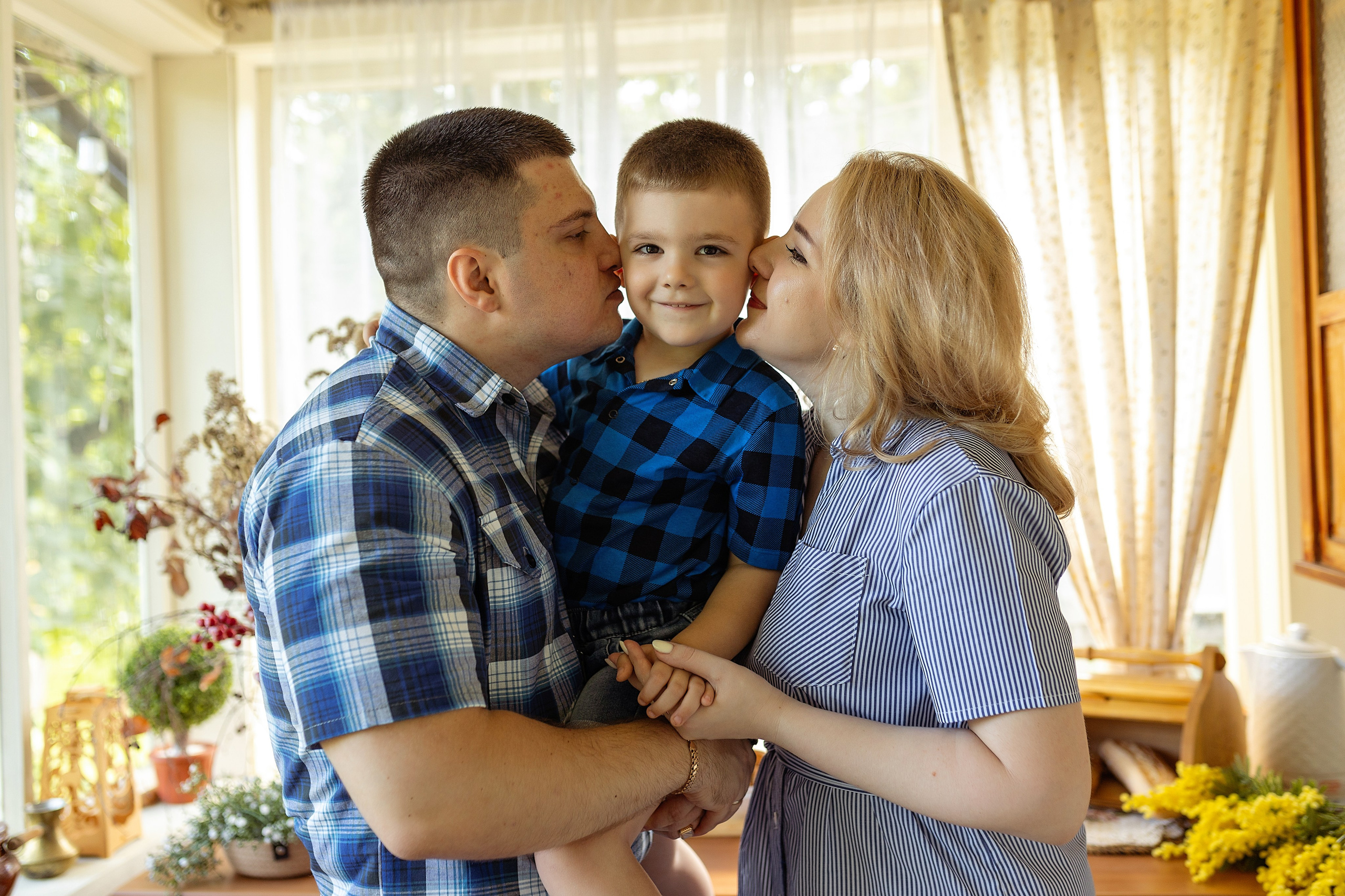 Семейная фотосессия на фотодаче в Купавне. Фотограф в Железнодорожном и Балашихе