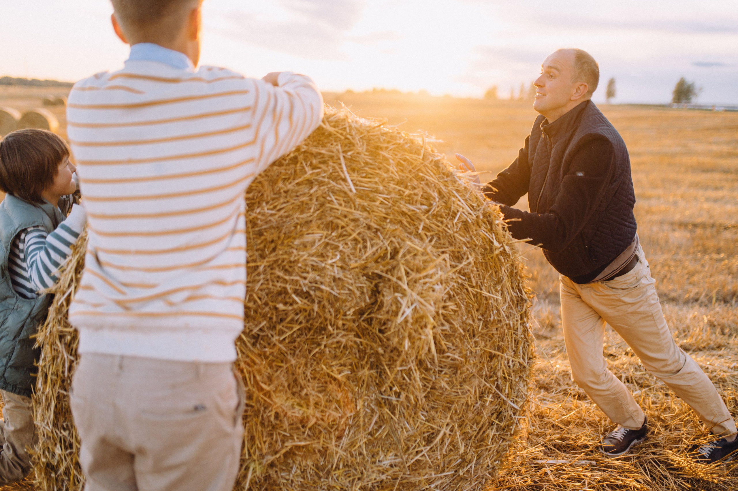 Семейная фотосессия на улице. Wedding photograph in europe Vasencev Alexey