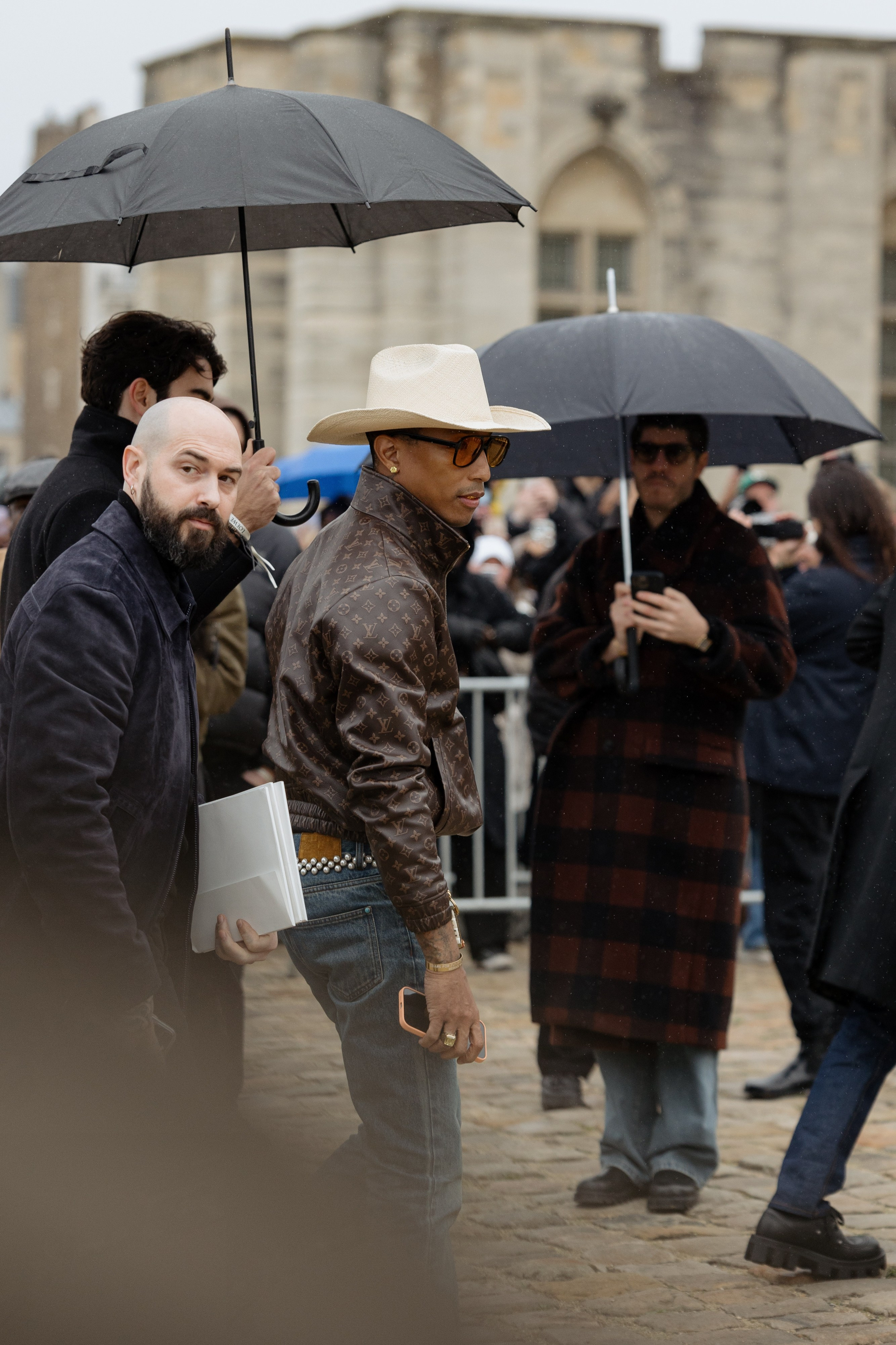 LOEWE PFW WOMENSWEAR FALL-WINTER 24/25. Photographer in Milan Ivan Goncharov