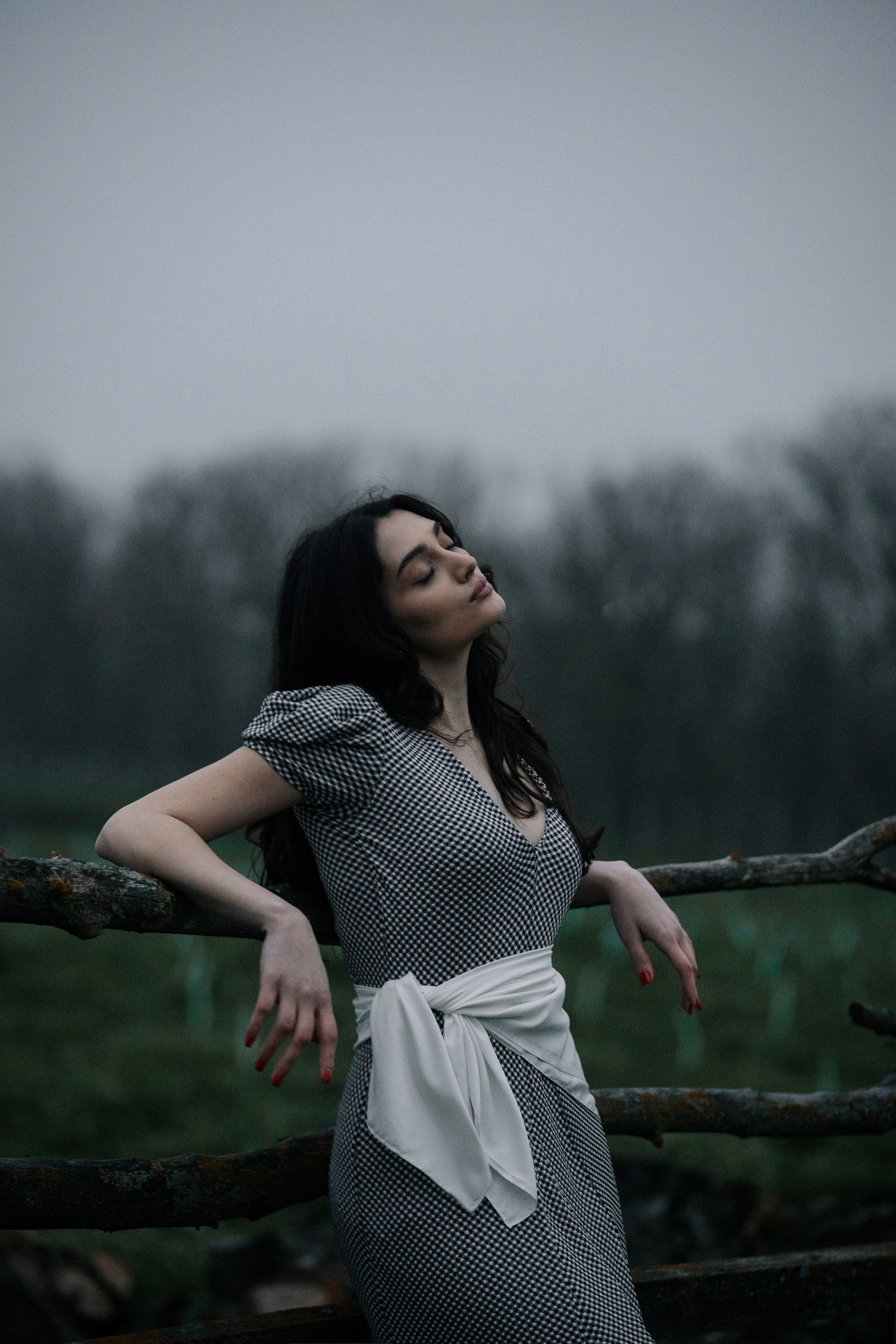 Аутентичная фотосессия на ферме Анапы с баранами и стильными девушками  