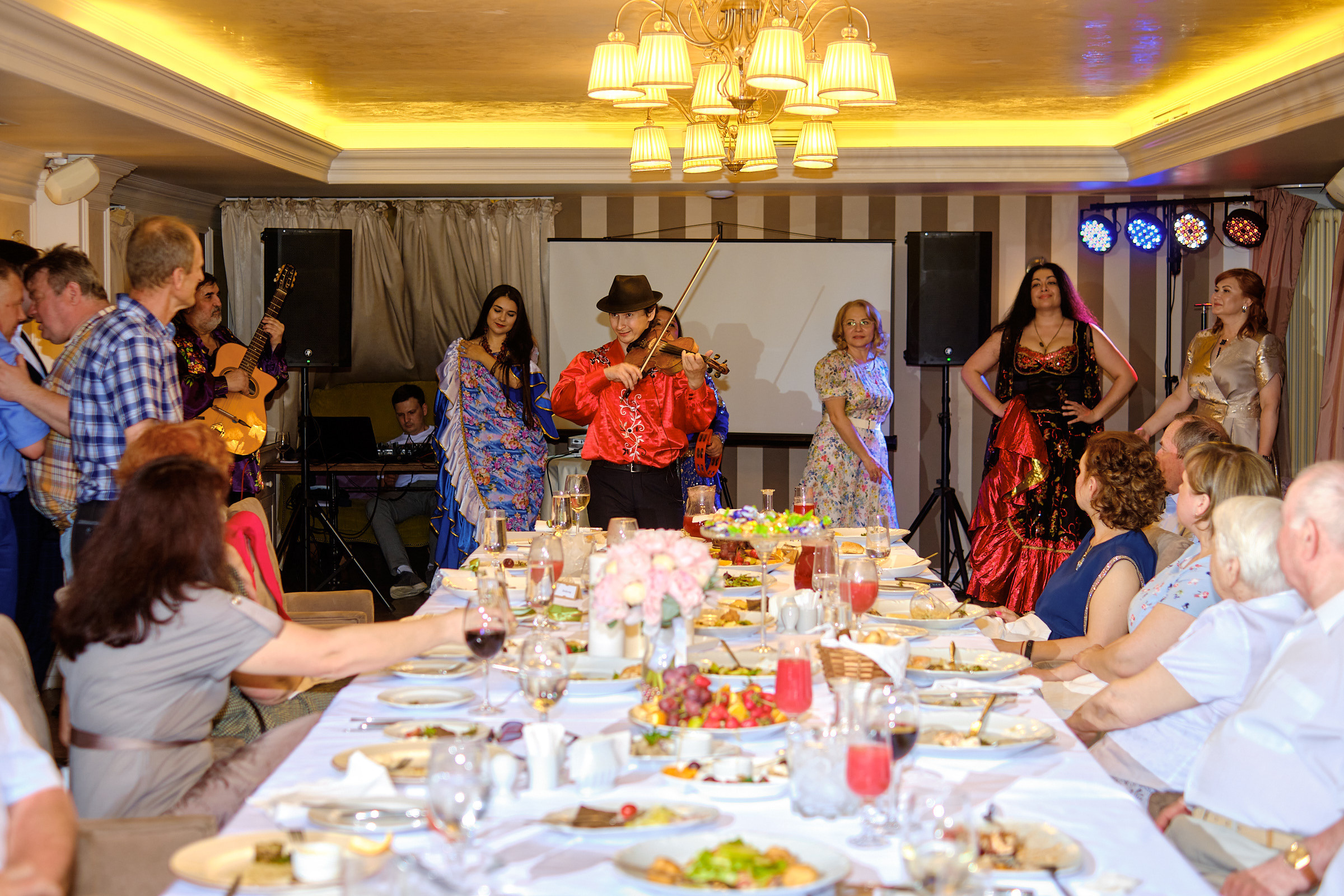 Юбилей. банкет в ресторане Крюшон. Профессиональный фотограф в Екатеринбурге Юра Сахар