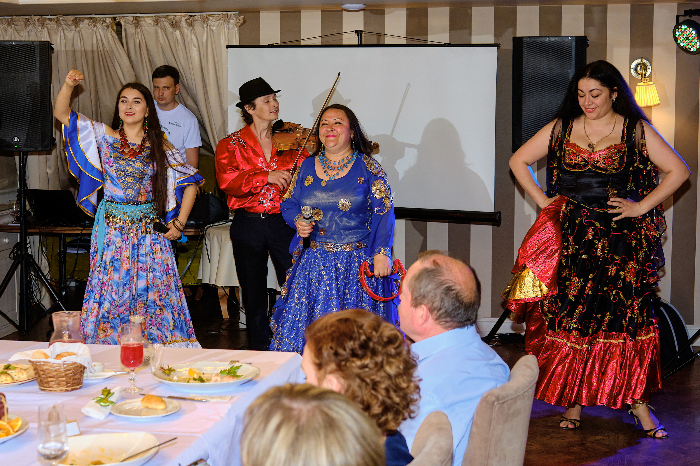 Юбилей. банкет в ресторане Крюшон. Профессиональный фотограф в Екатеринбурге Юра Сахар