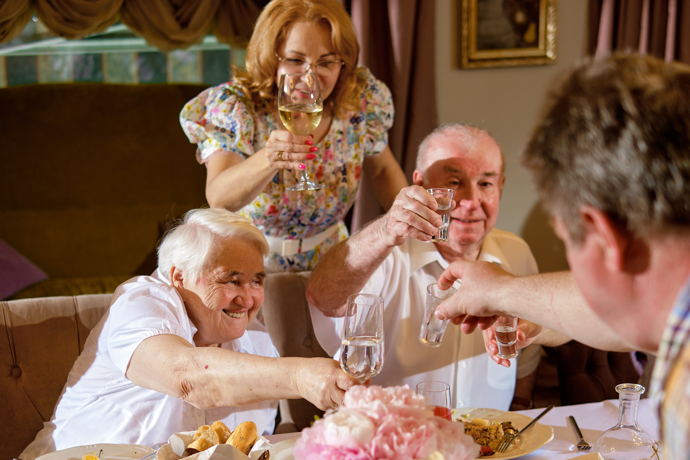 Юбилей. банкет в ресторане Крюшон. Профессиональный фотограф в Екатеринбурге Юра Сахар