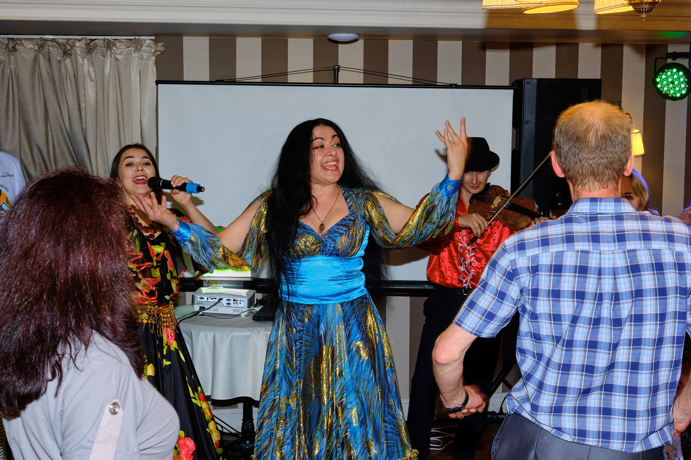 Юбилей. банкет в ресторане Крюшон. Профессиональный фотограф в Екатеринбурге Юра Сахар