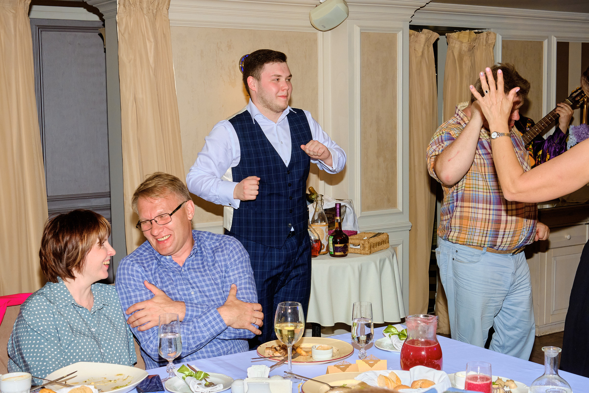 Юбилей. банкет в ресторане Крюшон. Профессиональный фотограф в Екатеринбурге Юра Сахар