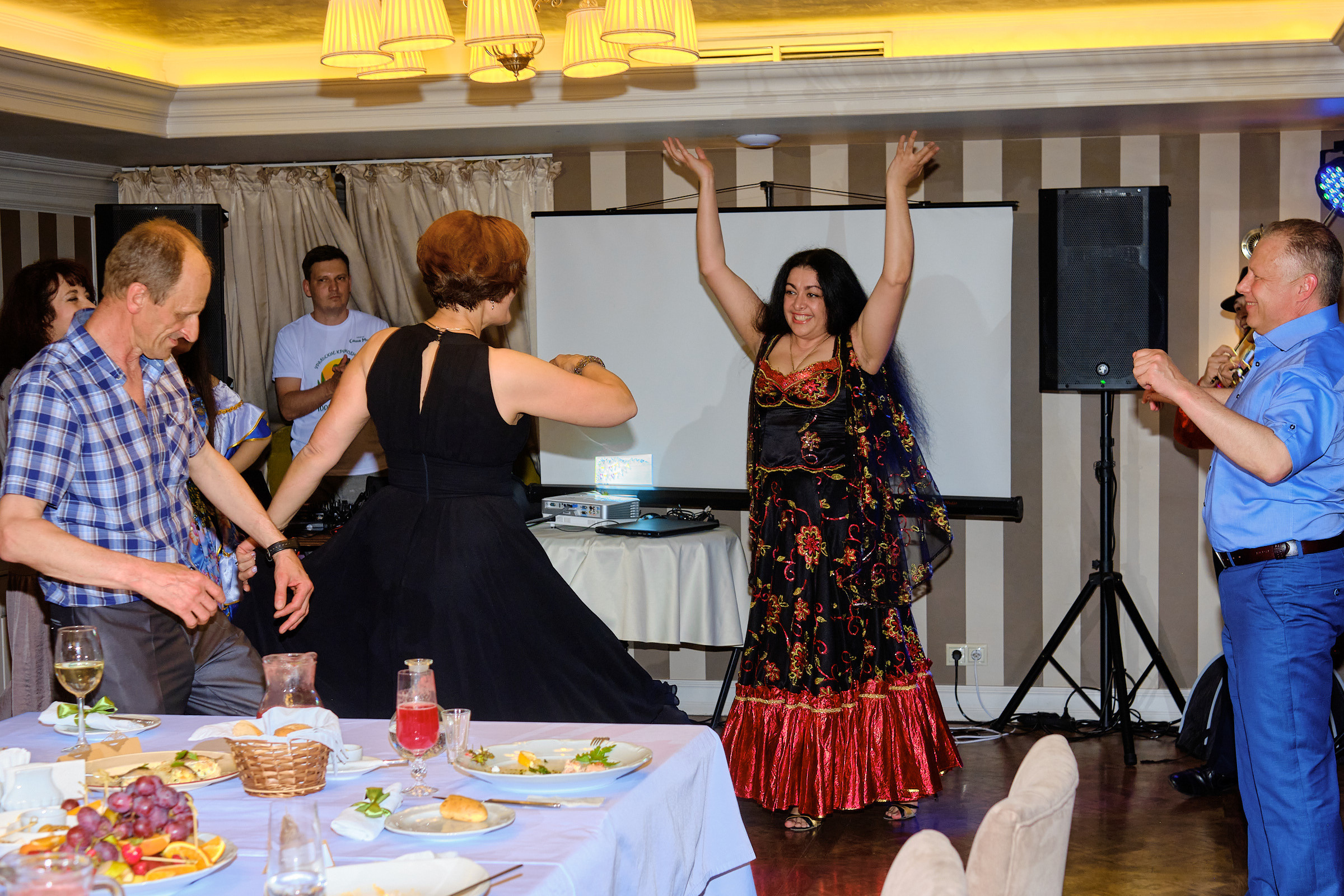 Юбилей. банкет в ресторане Крюшон. Профессиональный фотограф в Екатеринбурге Юра Сахар