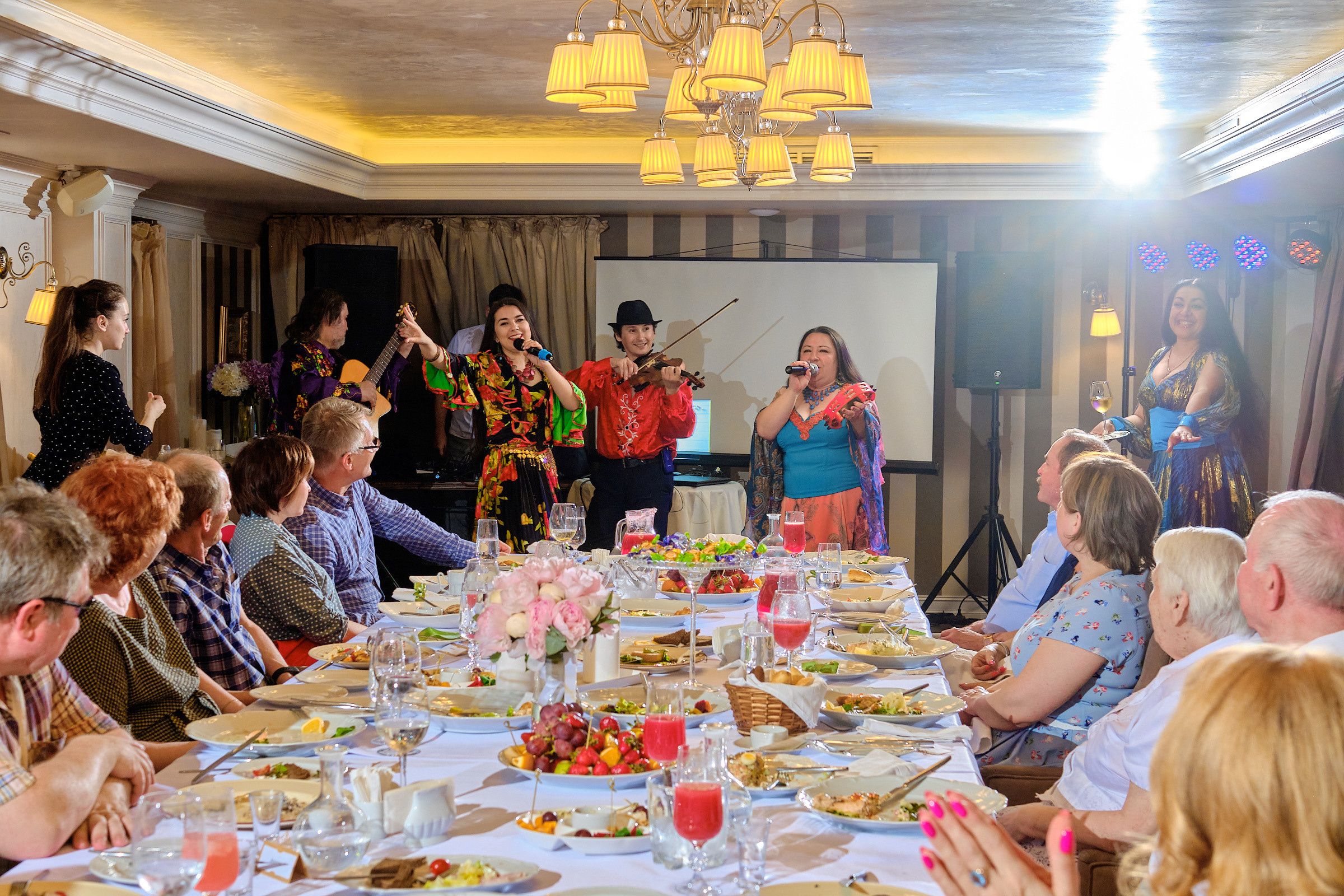 Юбилей. банкет в ресторане Крюшон. Профессиональный фотограф в Екатеринбурге Юра Сахар