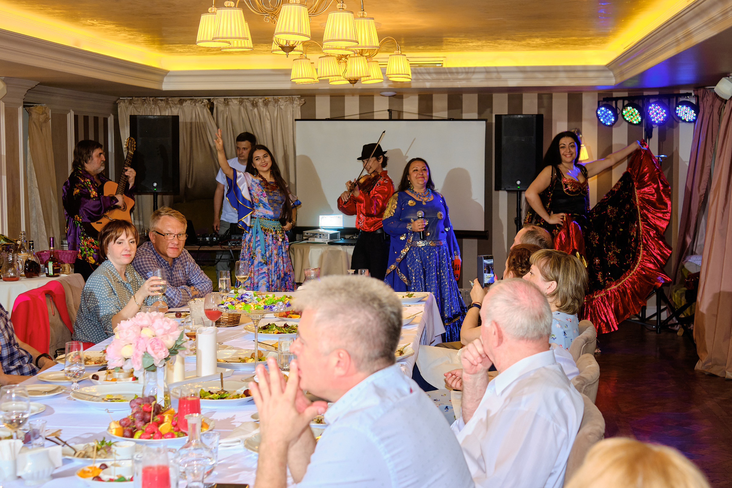 Юбилей. банкет в ресторане Крюшон. Профессиональный фотограф в Екатеринбурге Юра Сахар