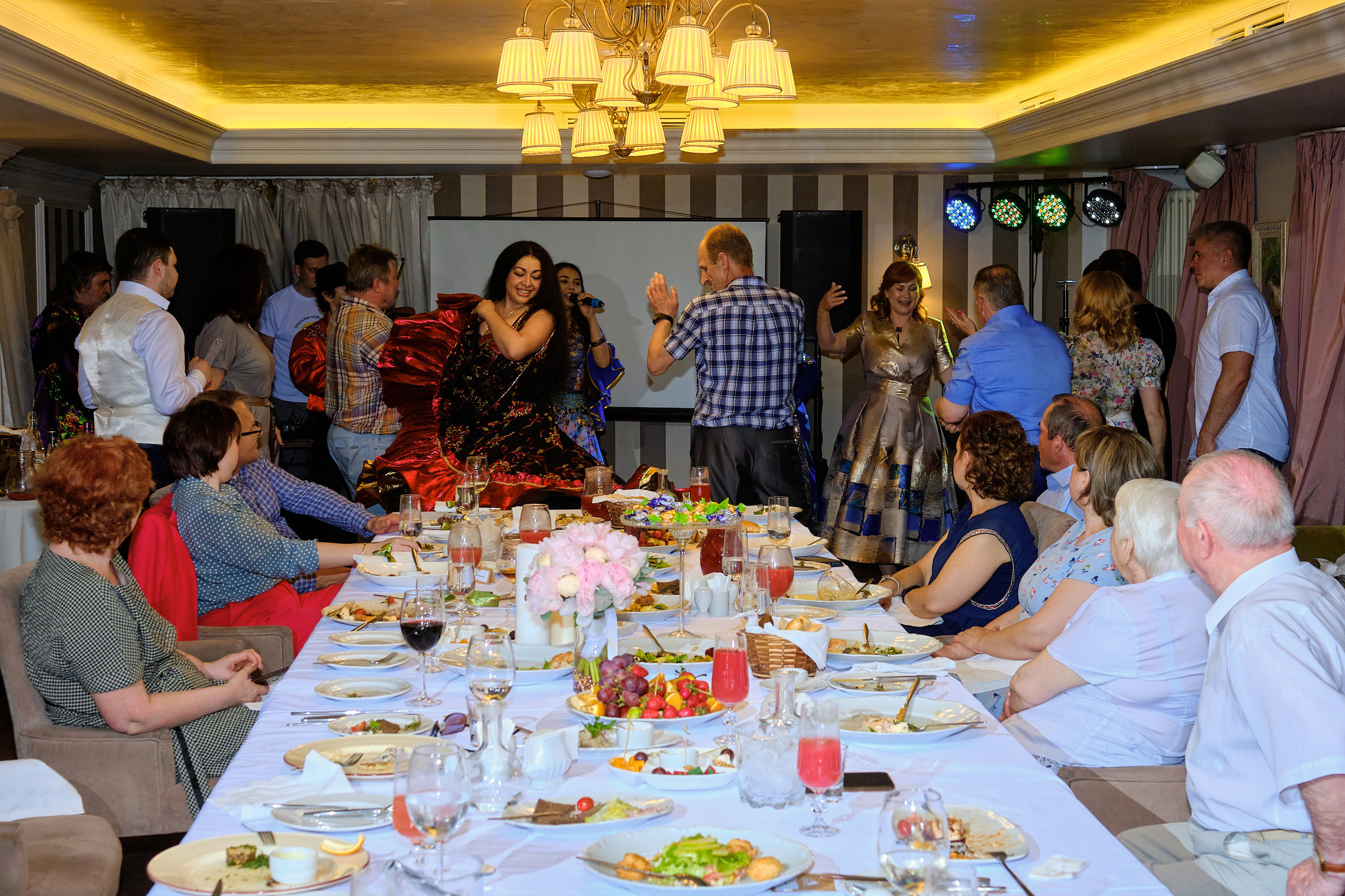Юбилей. банкет в ресторане Крюшон. Профессиональный фотограф в Екатеринбурге Юра Сахар