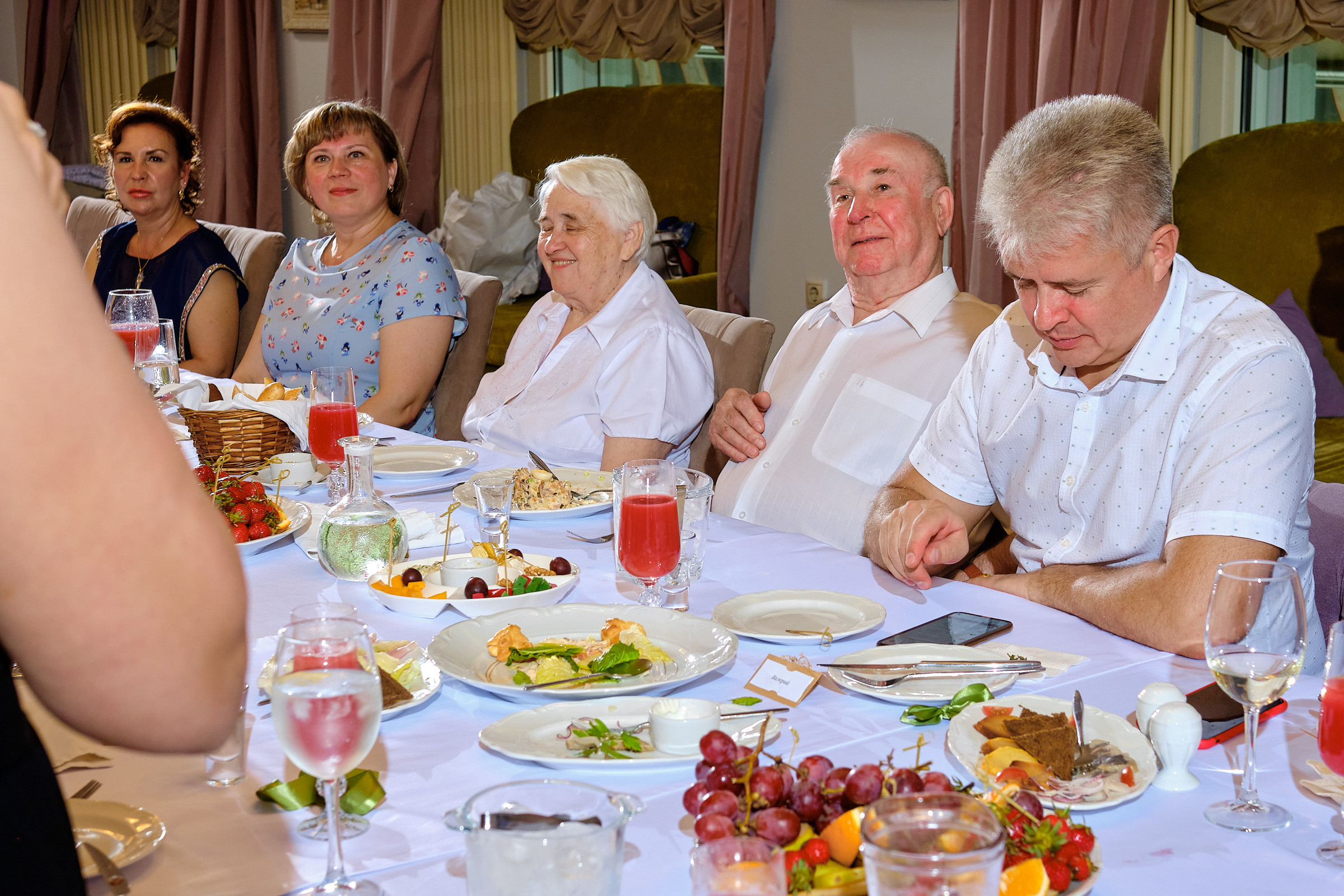 Юбилей. банкет в ресторане Крюшон. Профессиональный фотограф в Екатеринбурге Юра Сахар