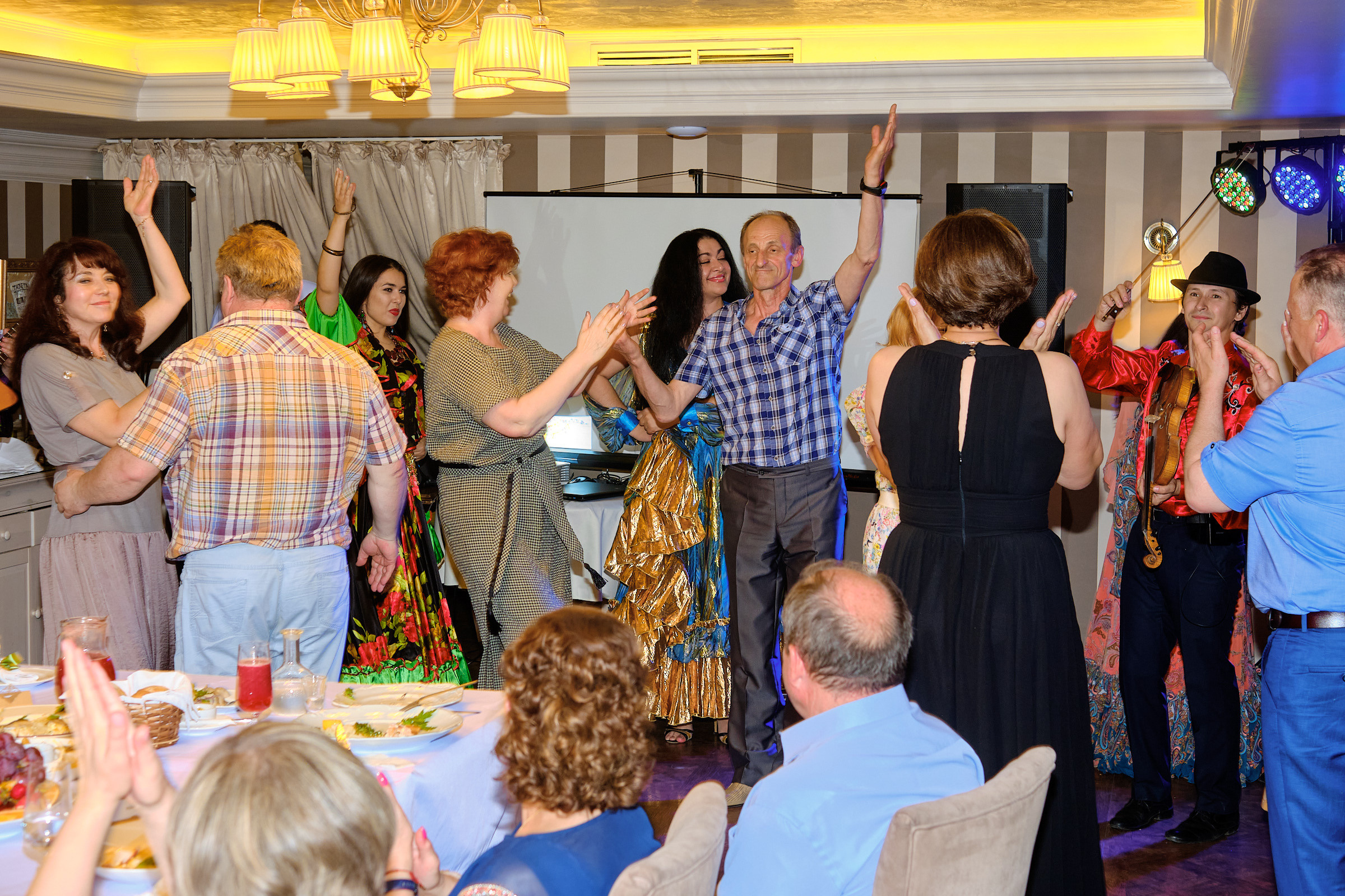 Юбилей. банкет в ресторане Крюшон. Профессиональный фотограф в Екатеринбурге Юра Сахар