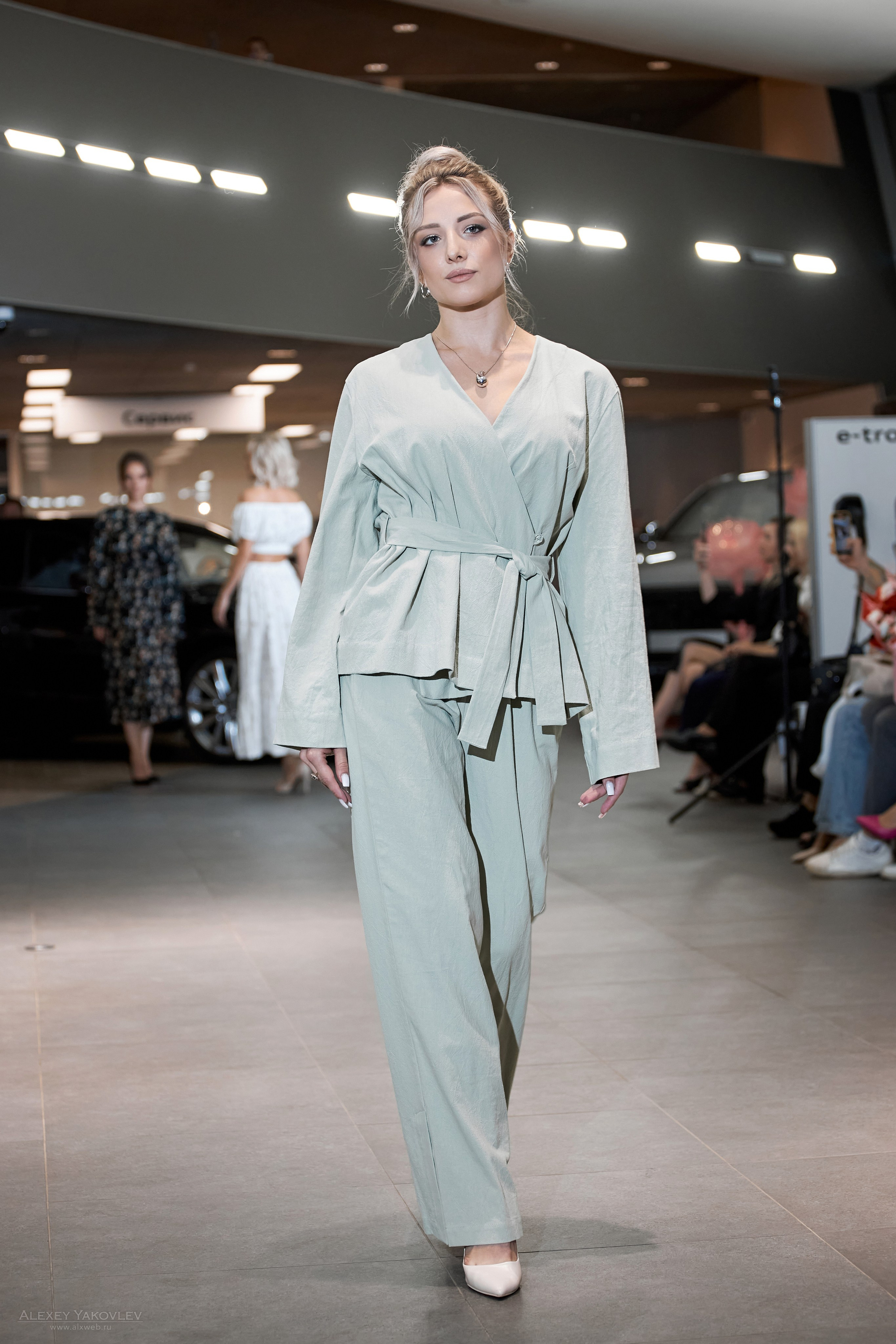 Модный показ PRE-FALL модельной школы Modeling+. Фотограф Алексей Яковлев